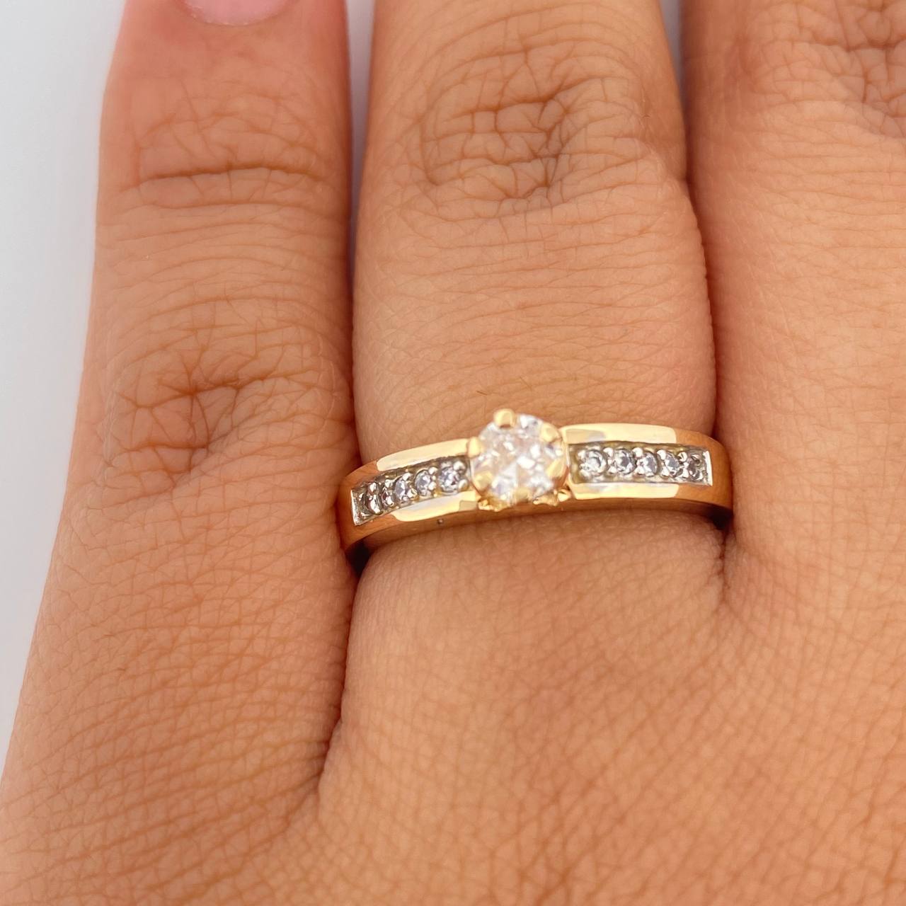 Anillo Solitario Grueso 3.3gr / T6 1/4 / Dos Oros Amarillo Blanco 18K $