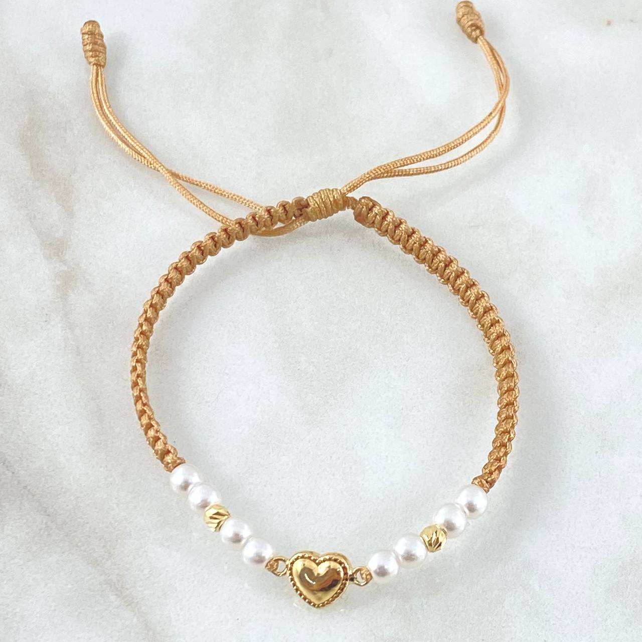 Pulsera Beige Herraje Corazón Punteado 0.55gr / 3mm Bolas Diamantadas 2 Und Oro Amarillo 18K *