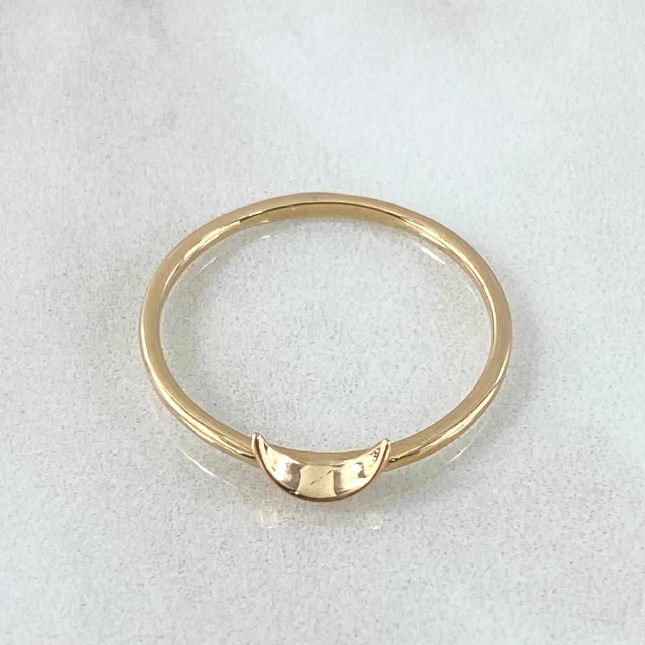 Moon Relief Ring 1.4gr / Size 8 1/4 / 18K Gold ©