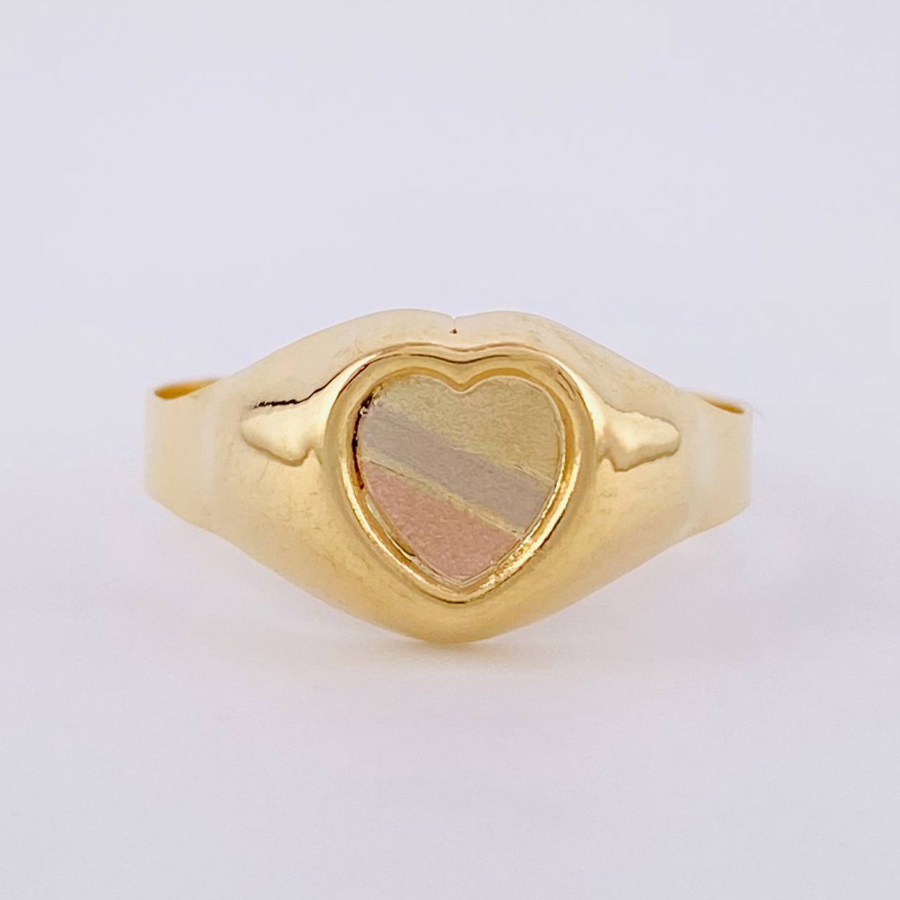 Anillo Sello Corazón 1.8g / T8 3/4 Tres Oros 18K