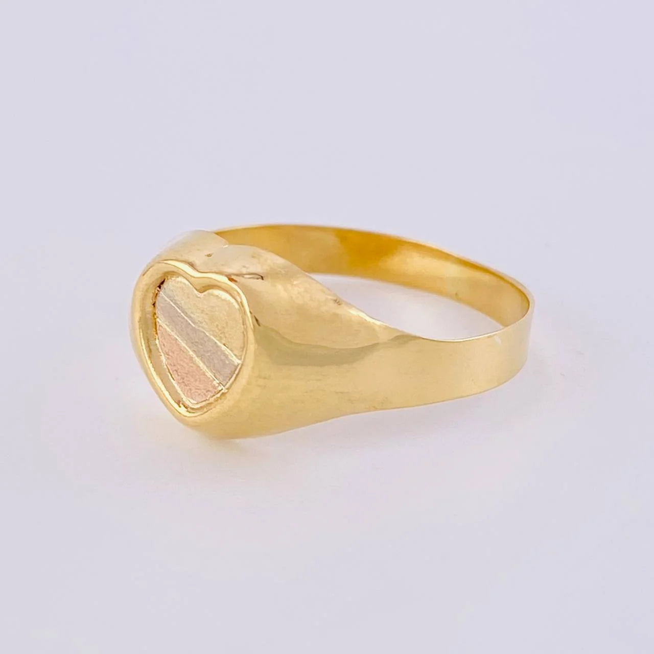 Anillo Sello Corazón 1.8g / T8 Tres Oros 18K