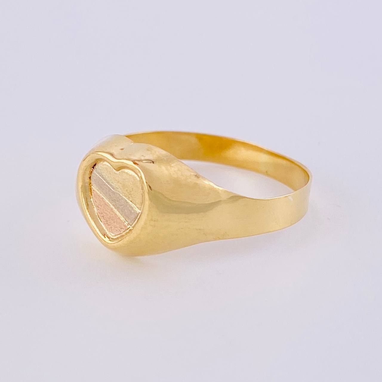 Anillo Sello Corazón 1.75g / T6 1/4 Tres Oros 18K