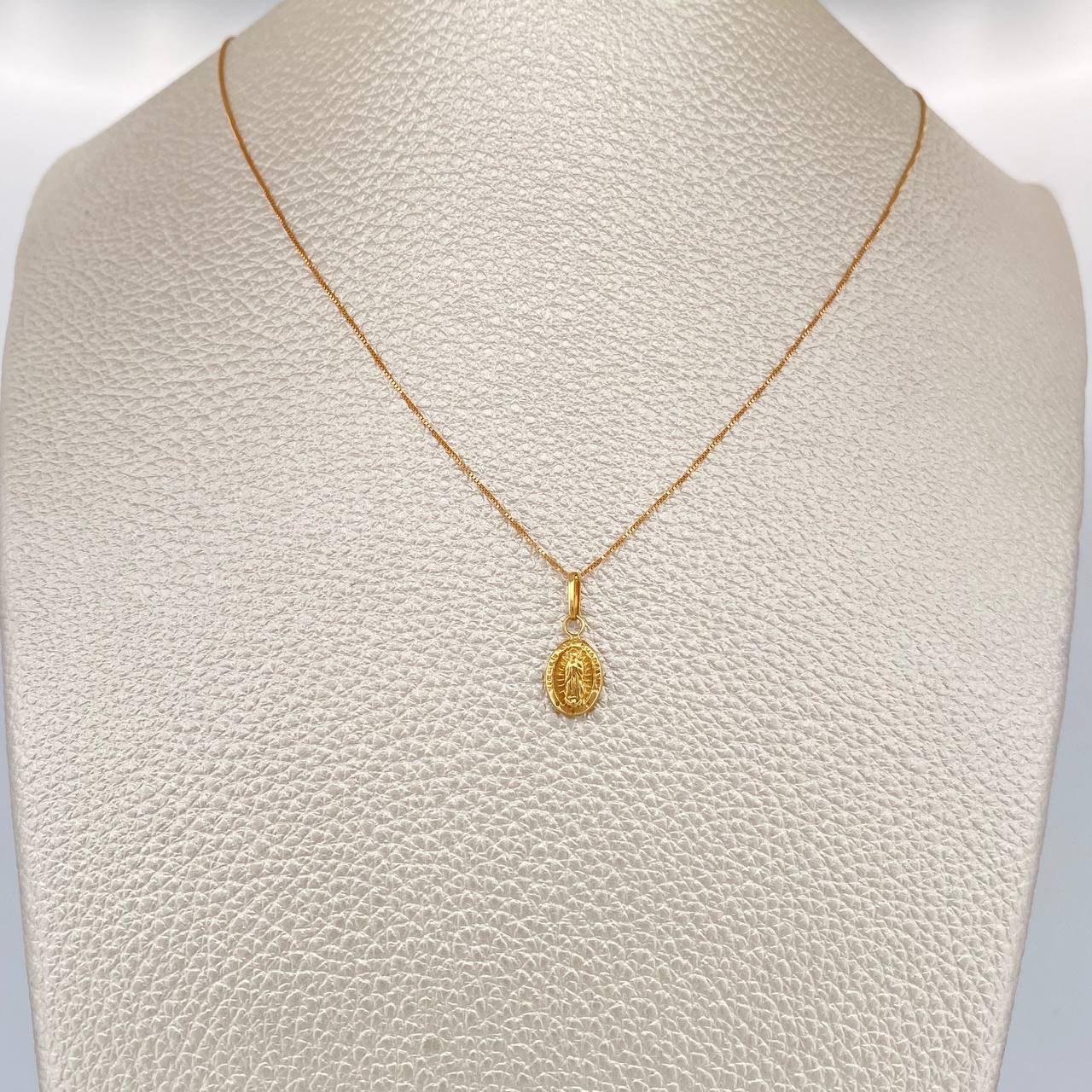 Set Cadena y Dije Veneciana + Virgen De Guadalupe 1.2gr / Oro Amarillo +3 18K &