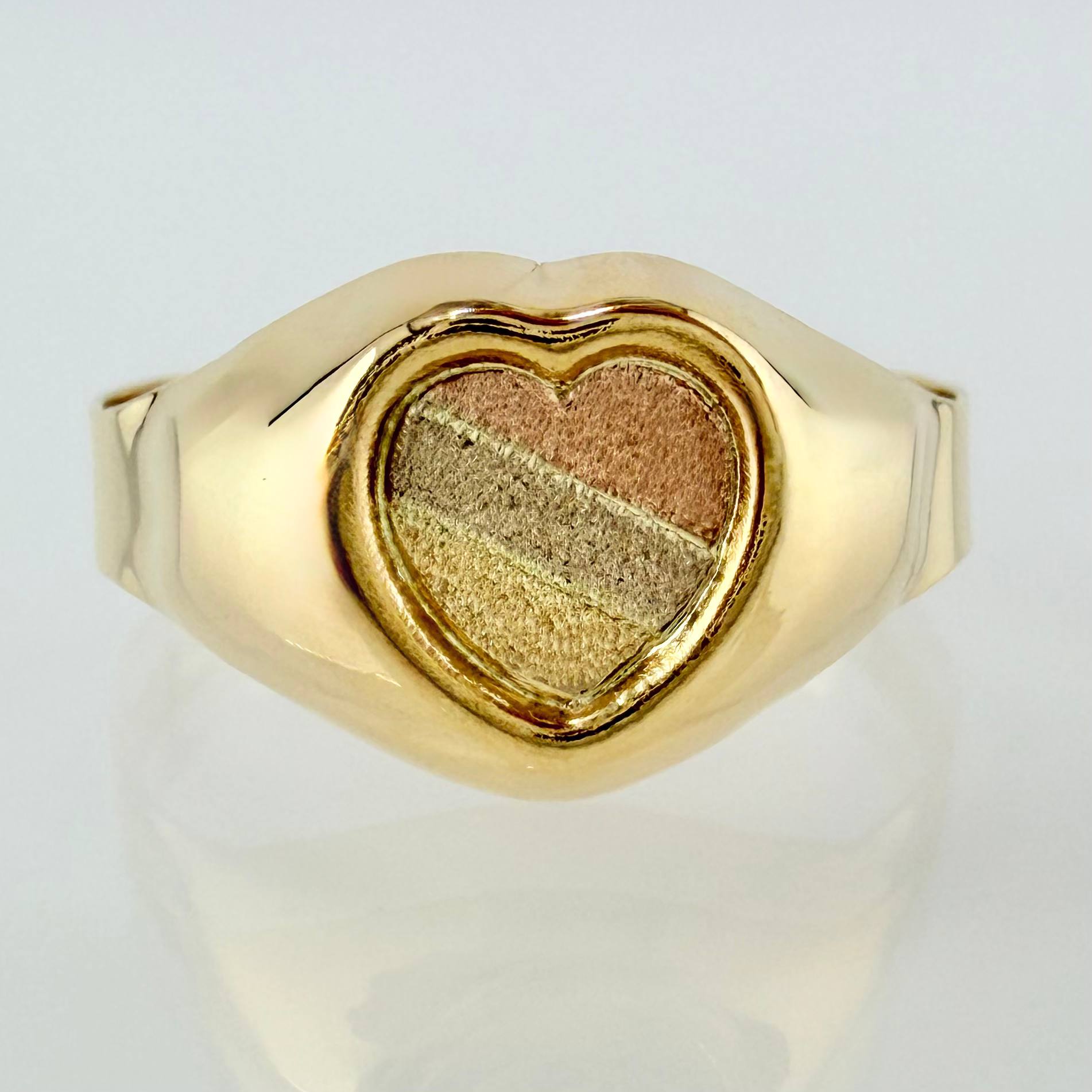Anillo Sello Corazon 1.8gr / T8 1/4 / Tres Oros 18K