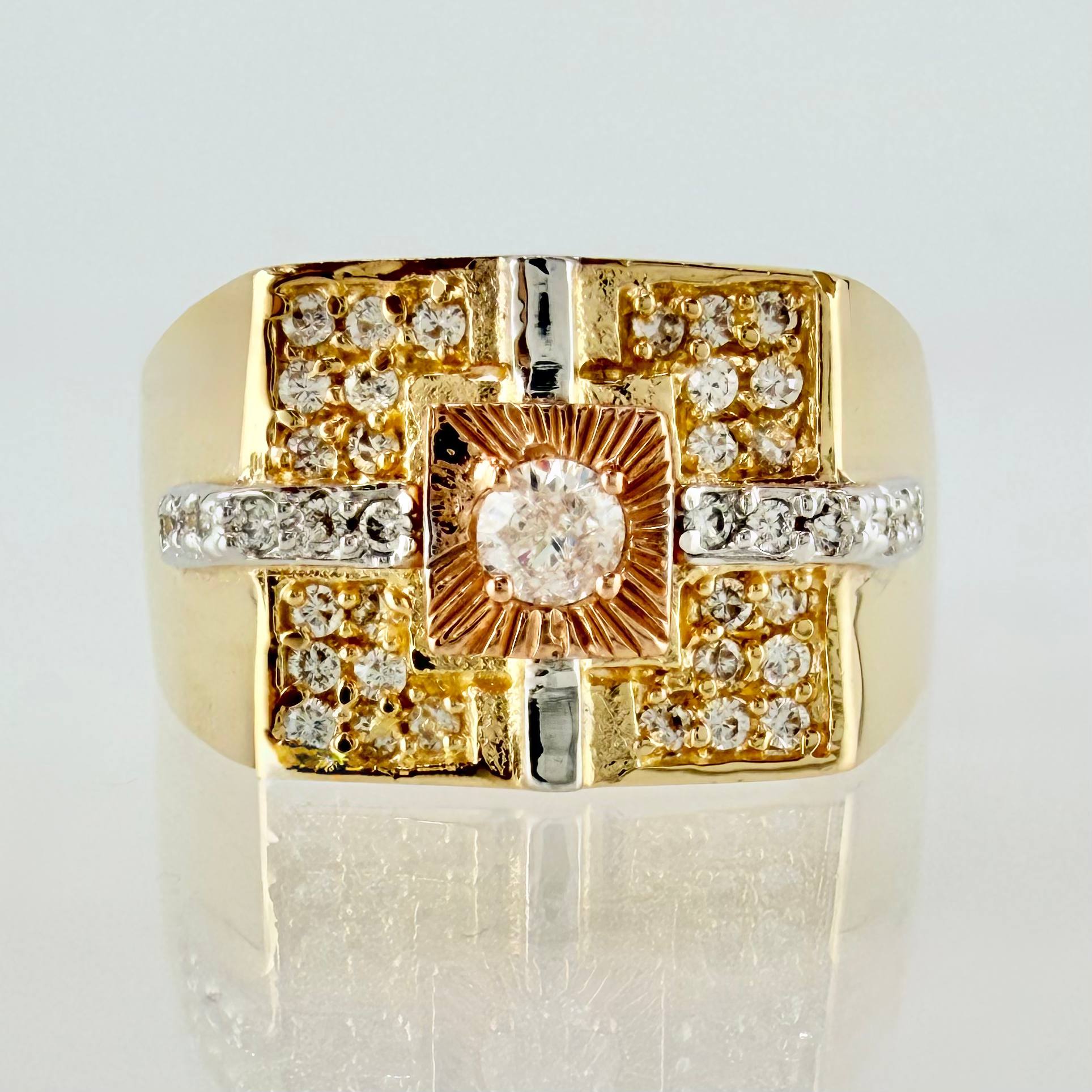 Anillo Sello Real 4.74gr / T8 1/2 / Tres Oros 18K ©