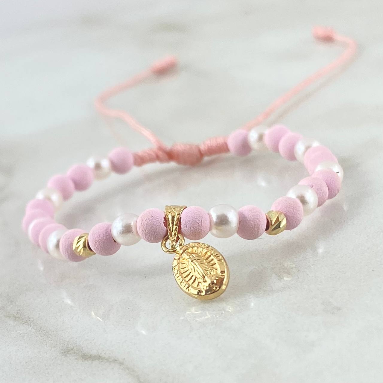 Pulsera Rosada Dije Virgen Guadalupe 0.55gr / 3mm Bolas Diamantadas 2 Und Oro Amarillo 18K *
