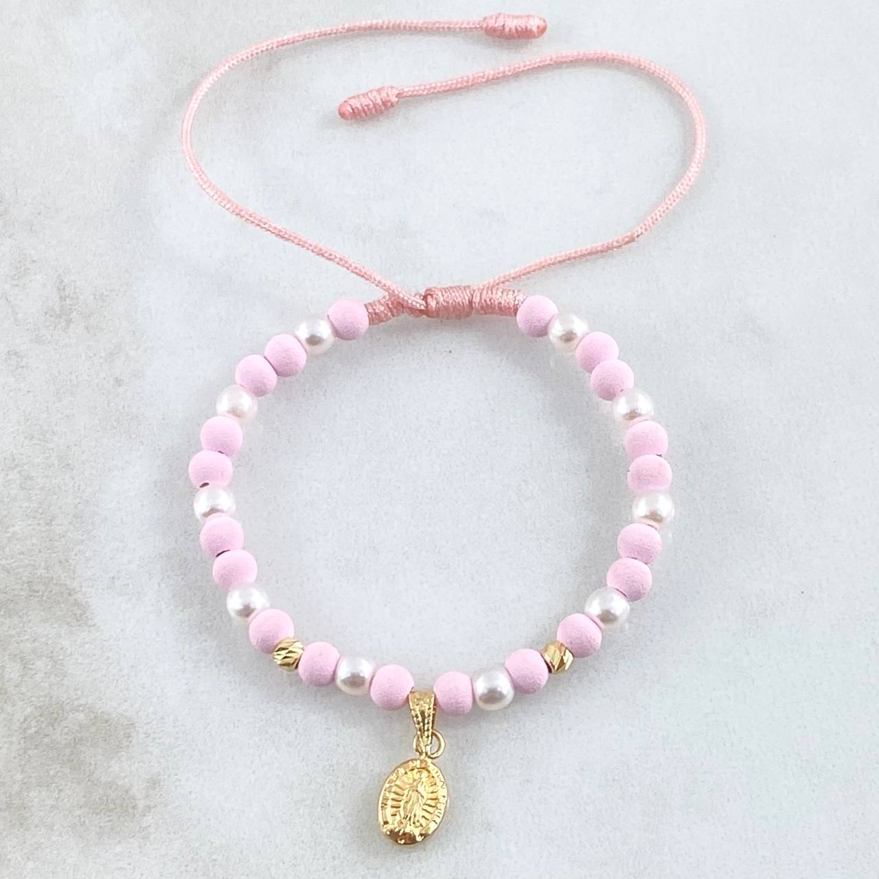 Pulsera Rosada Dije Virgen Guadalupe 0.55gr / 3mm Bolas Diamantadas 2 Und Oro Amarillo 18K *