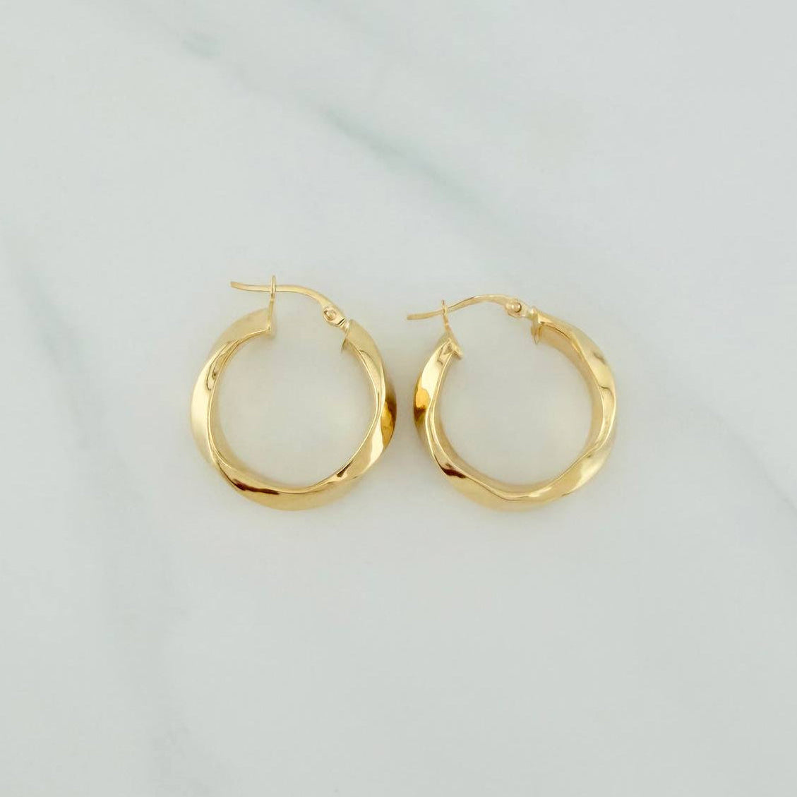 Karu Hoop Earrings 4.25 g / 1 in Yellow Gold 18K