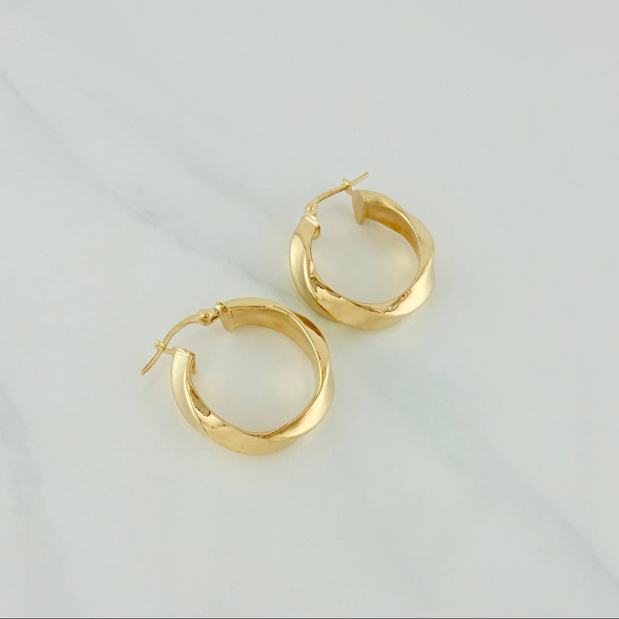 Karu Hoop Earrings 4.25 g / 1 in Yellow Gold 18K
