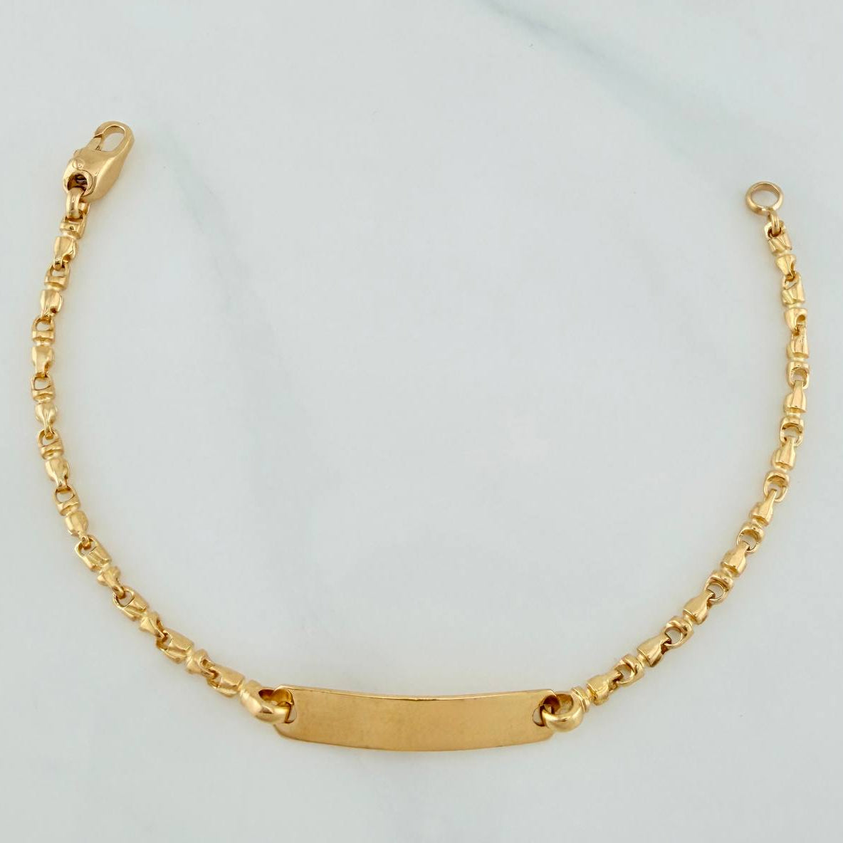 Pulso Rustico Placa 6.6 g / 6 1/4 in / 2.37 mm Oro Amarillo 18K
