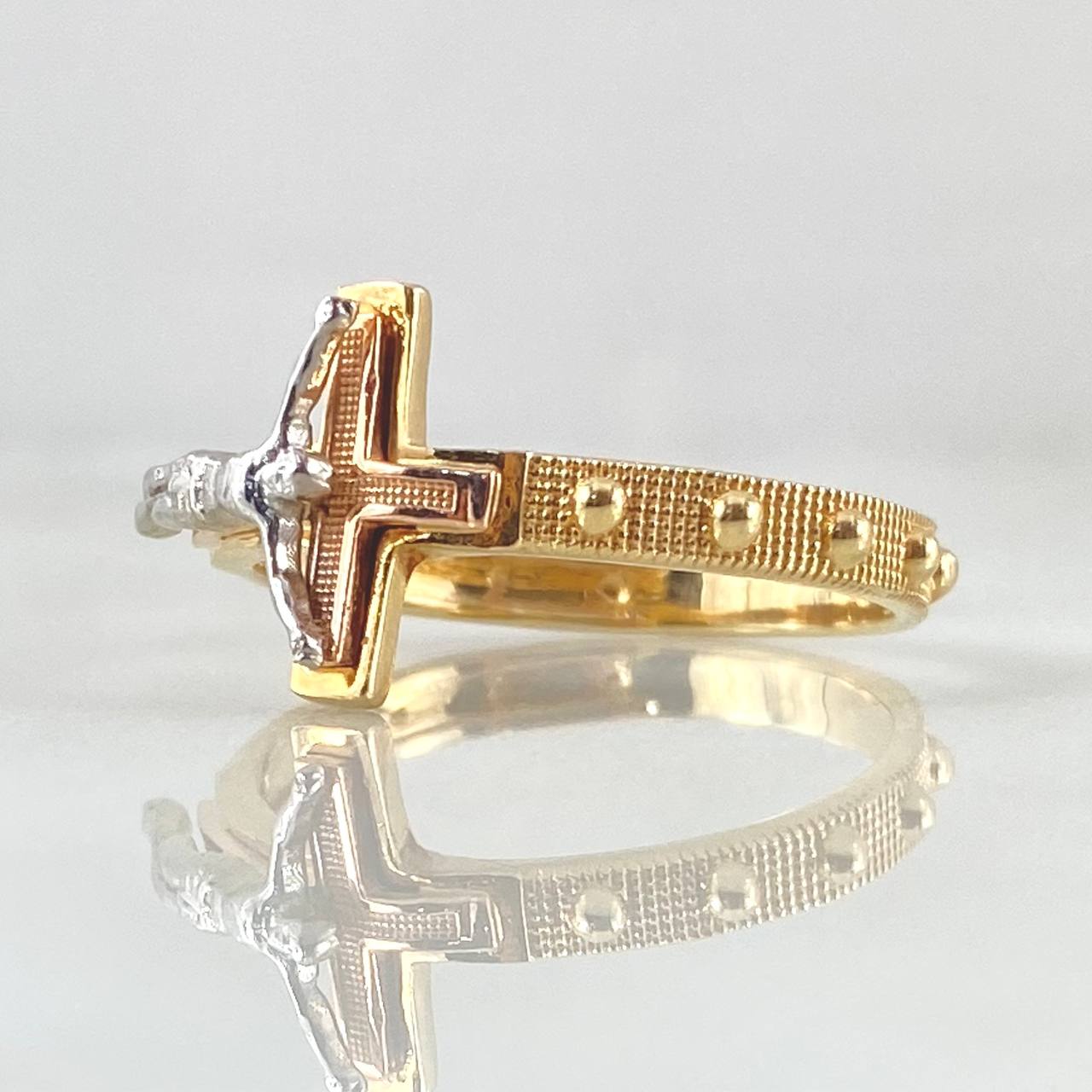 Anillo Crúz Cristo Punteado 3.4gr / T7 1/2 / Oro 18K