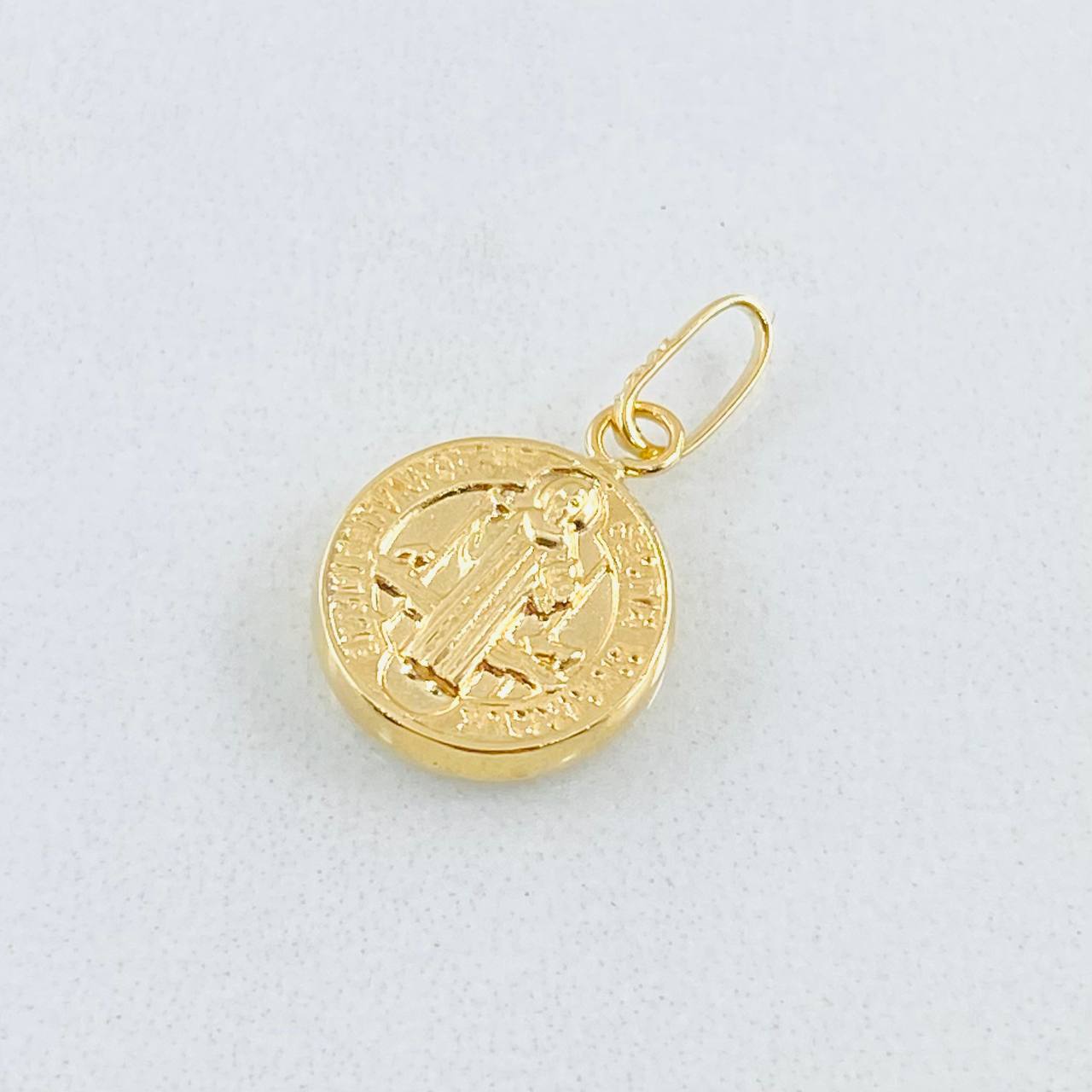 Dije San Benito 0.55gr / 3/4 in / Oro Amarillo 18K ©