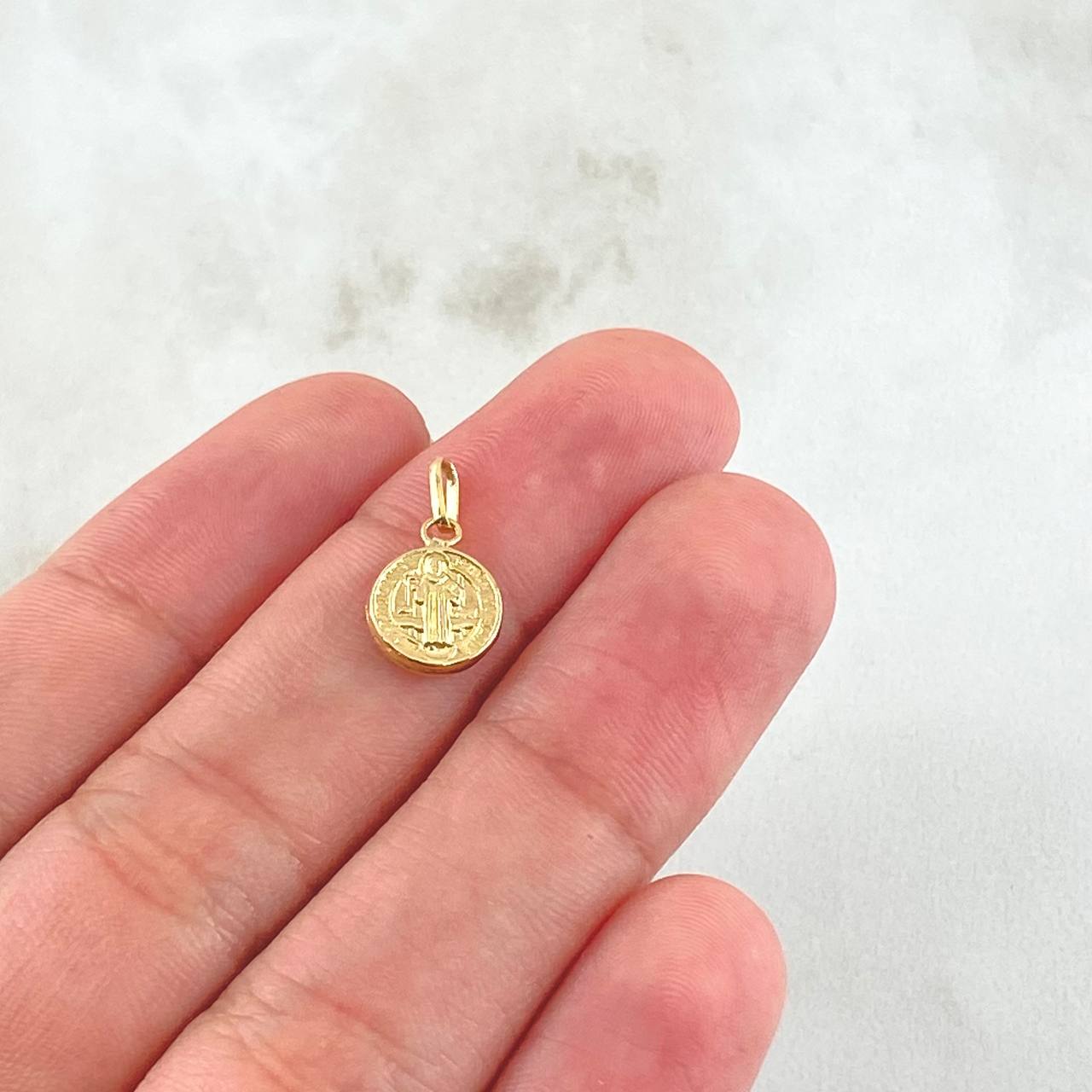 Dije San Benito 0.35gr / 1/2 in / Oro Amarillo 18K ©