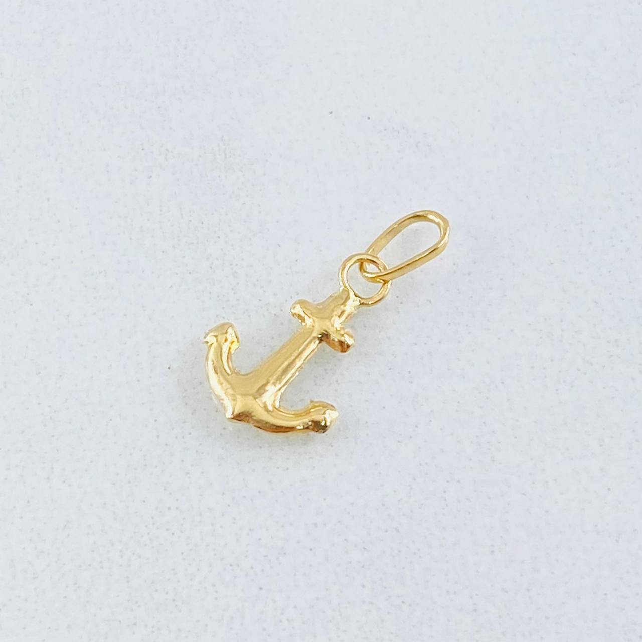Dije Ancla 0.2gr / 1/2 in / Oro Amarillo 18K *