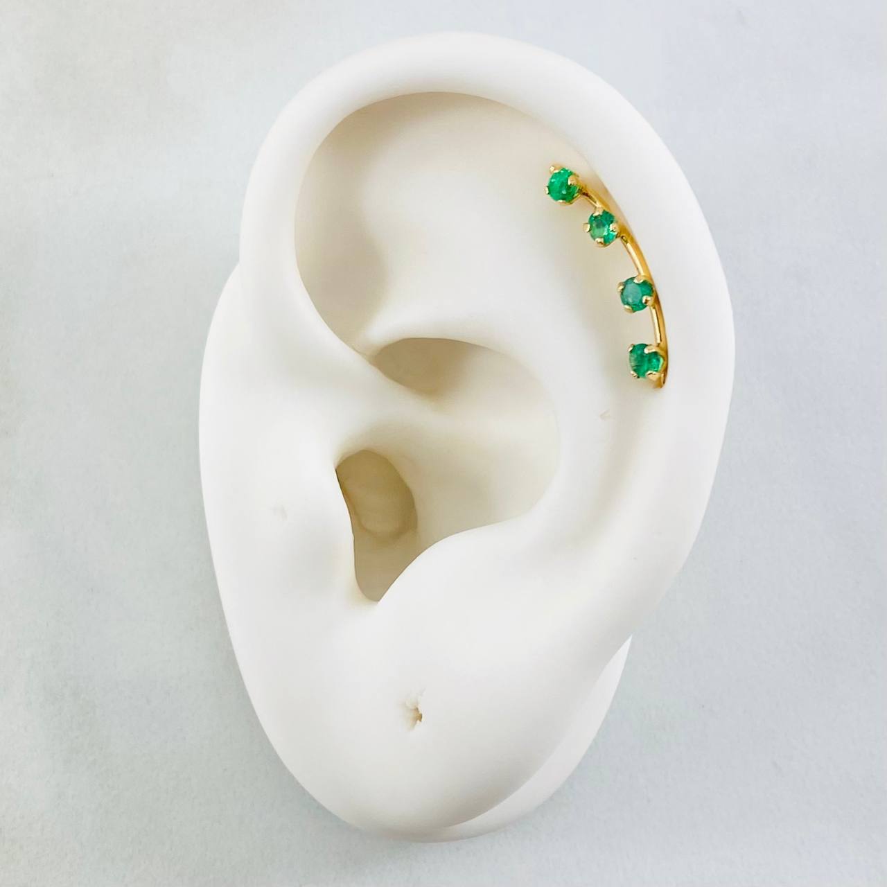 Piercing Arete Earcuff Simulador Esmeraldas 25pts 0.7g / 3/4 in Oro Amarillo 18K (Joya)