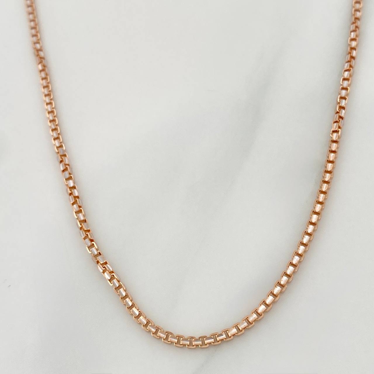 Venetian Chain 6.15 g / 16 in / 1.5 mm Three 18K Golds