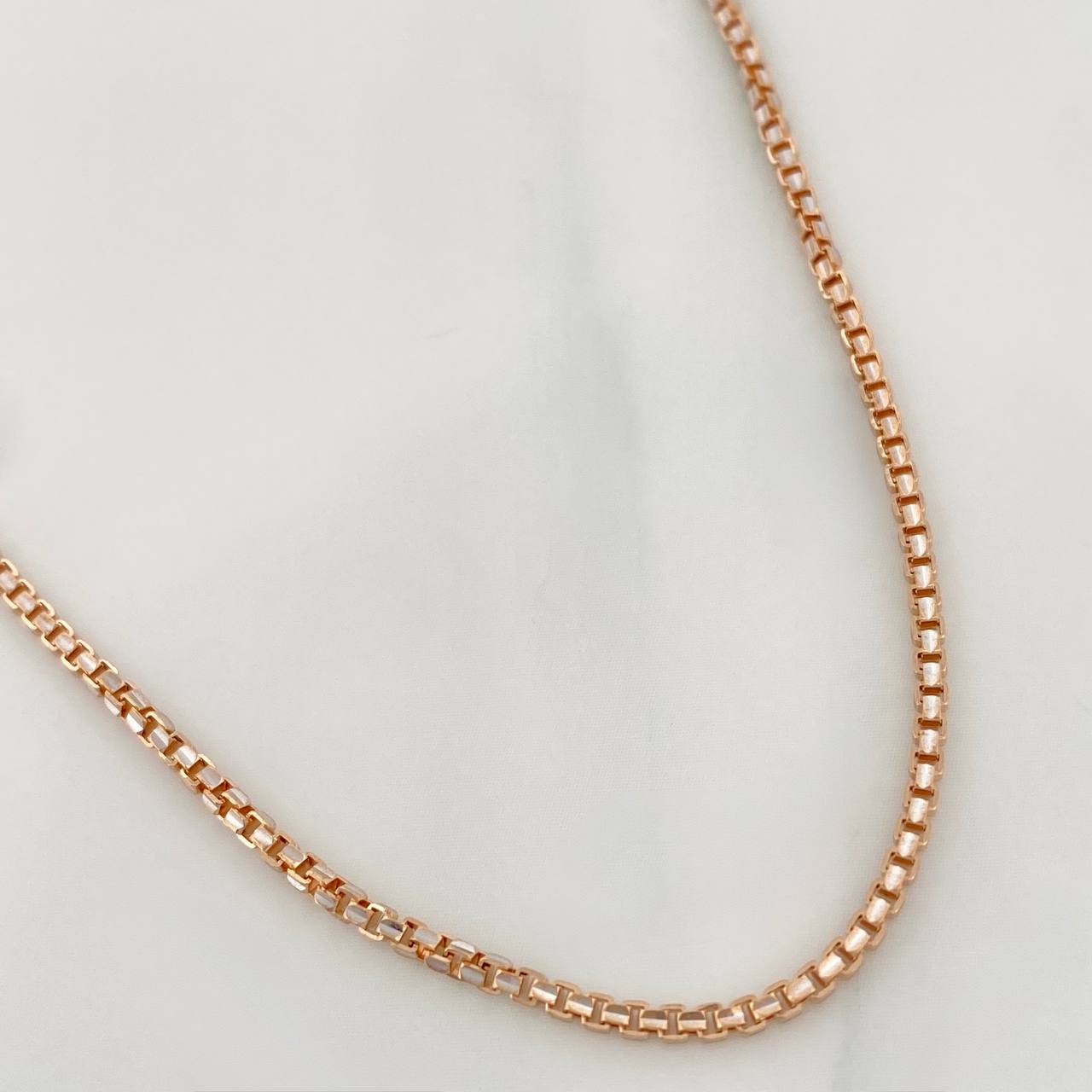 Venetian Chain 6.15 g / 16 in / 1.5 mm Three 18K Golds