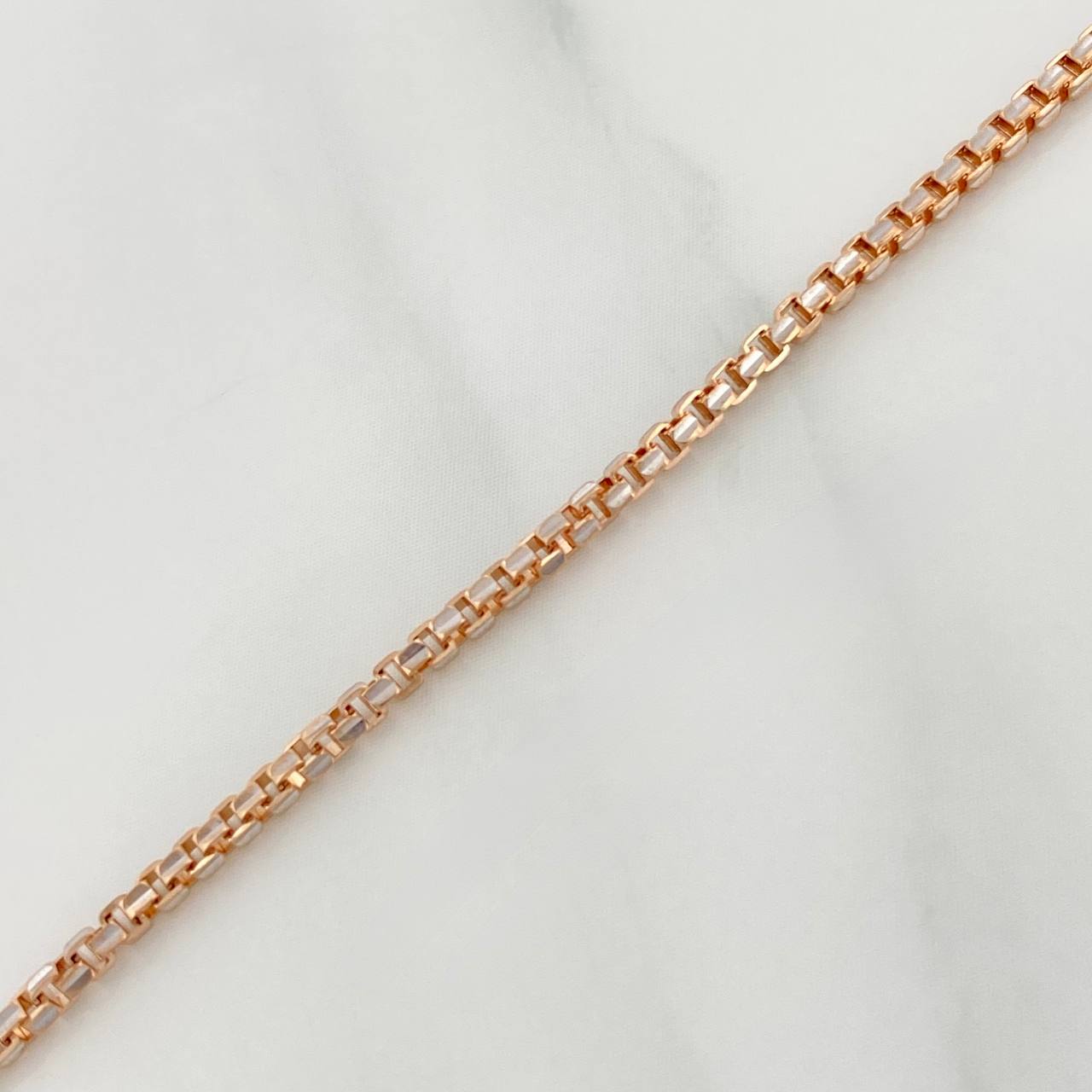 Venetian Chain 6.15 g / 16 in / 1.5 mm Three 18K Golds