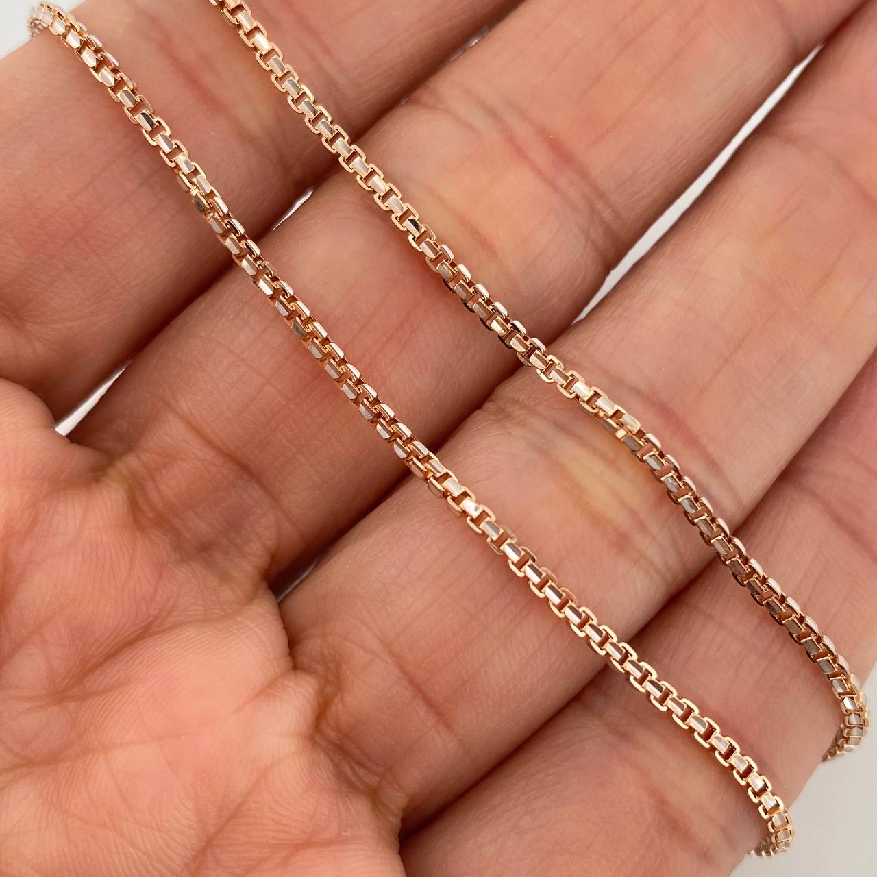 Venetian Chain 6.15 g / 16 in / 1.5 mm Three 18K Golds