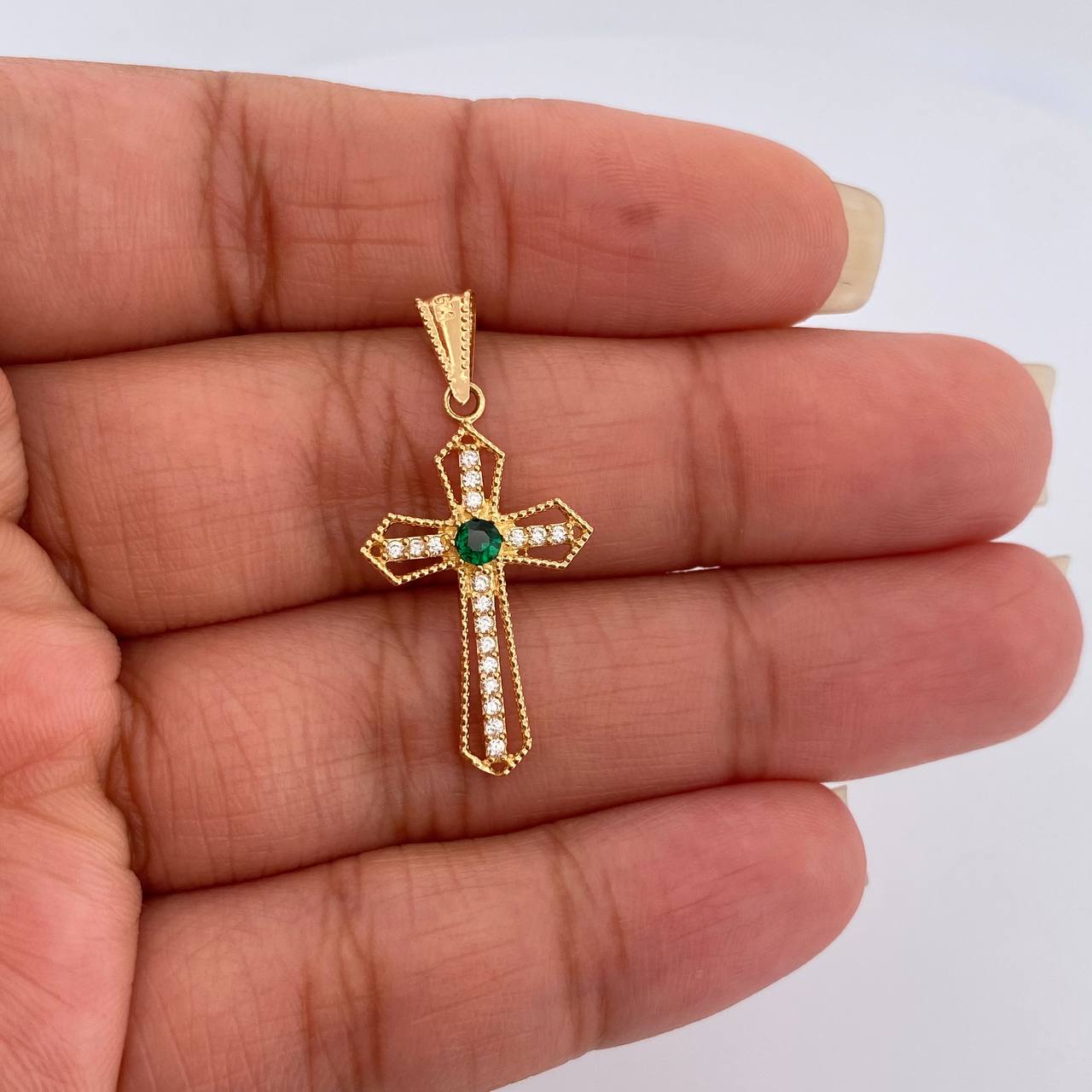 Dije Cruz Gotica 1.15gr / 1 1/4 in / Oro Amarillo 18K %