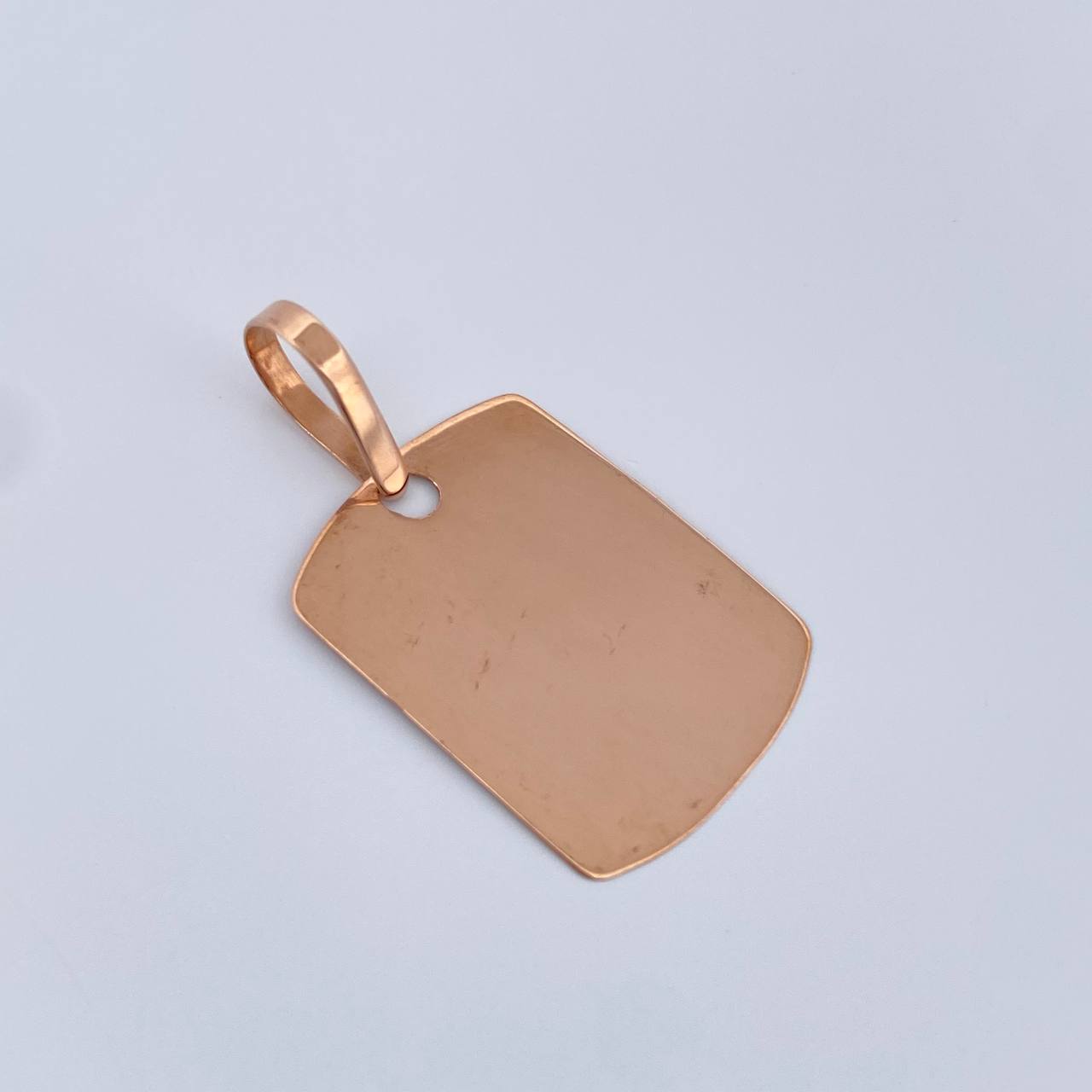 Dije Placa 0.8gr / 1 in / Oro Rosa 18K $