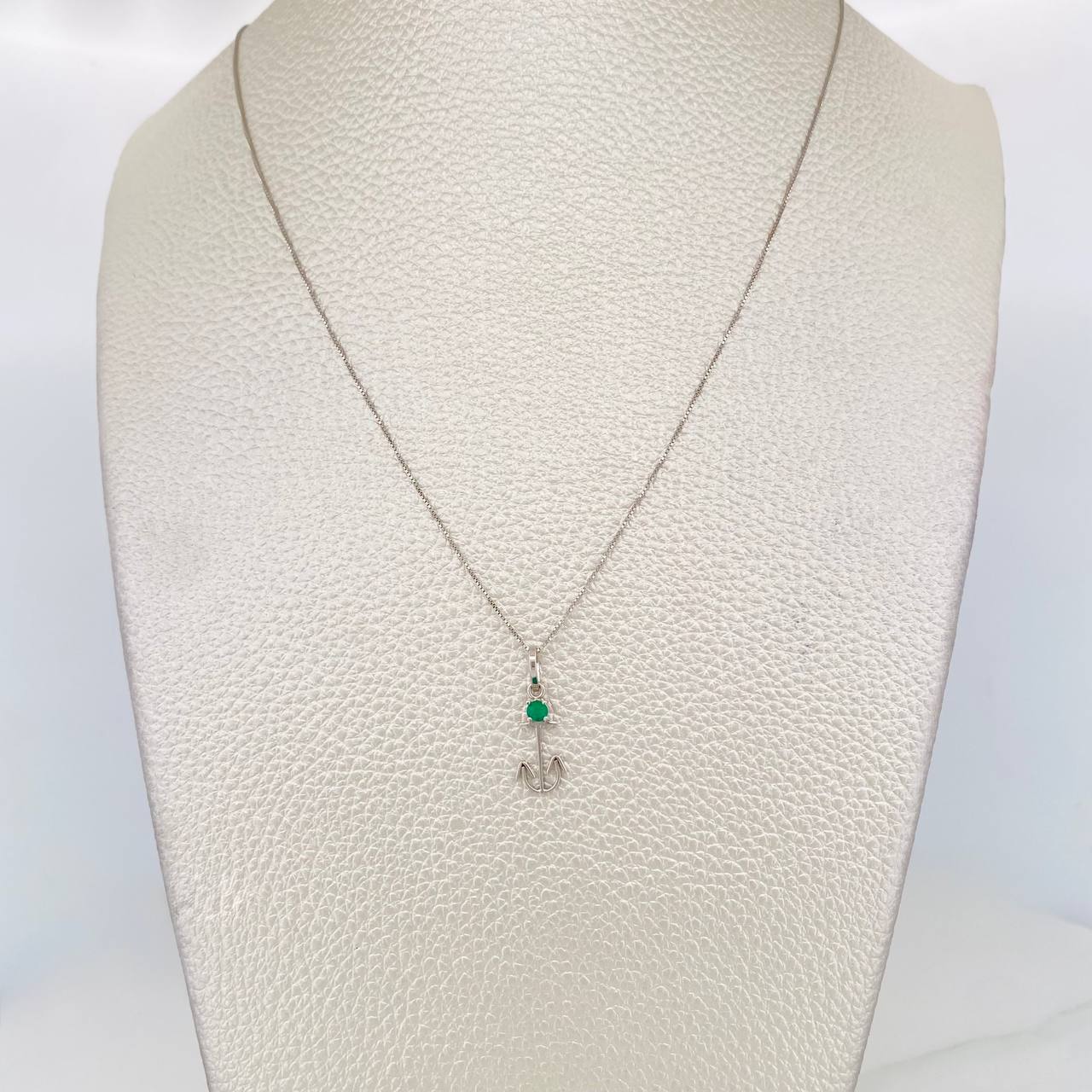 Set Cadena Veneciana + Dije Ancla Esmeralda 0.7pts / 1.5g / 18 in Oro Blanco 18K