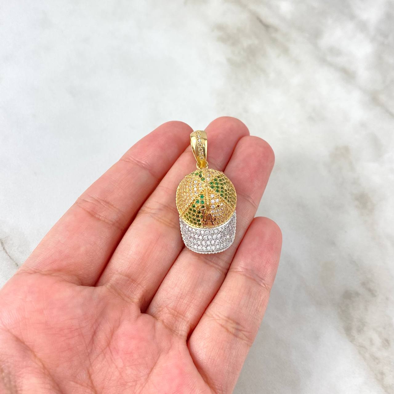 Pendant Cap LA 8.8gr / 3.8cm / White Green Zircons Two Yellows White Gold ©