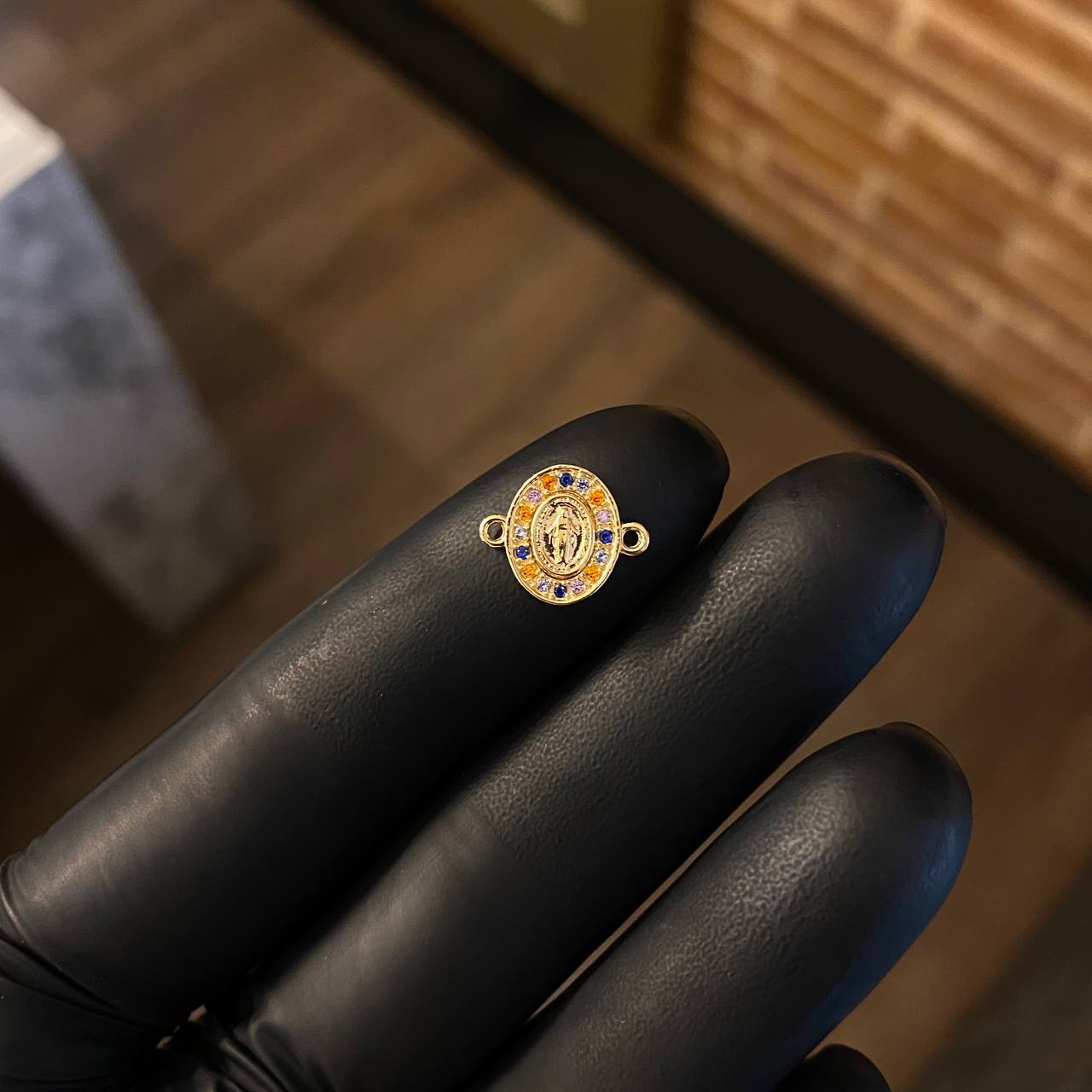 Charm Virgen Milagrosa 0.7gr / 1.3cm Blue Sky Blue Orange Zircons Yellow Gold