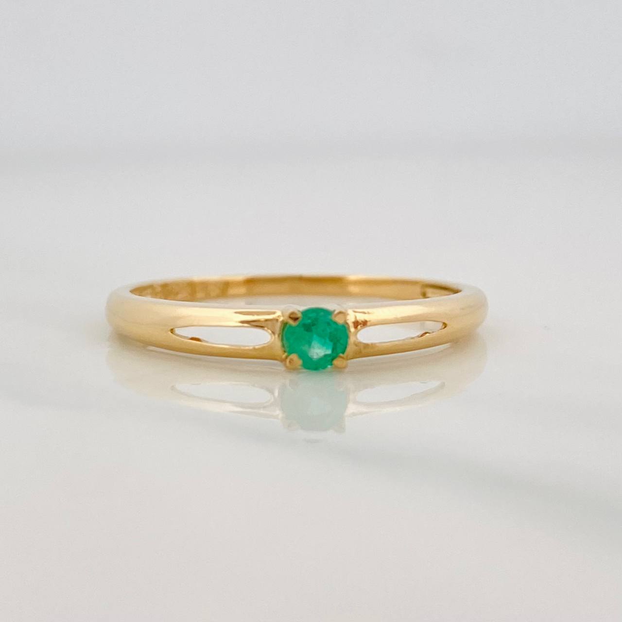 Solitaire Ring Emerald 0.11pts 1.4g / T7 Yellow Gold 18K