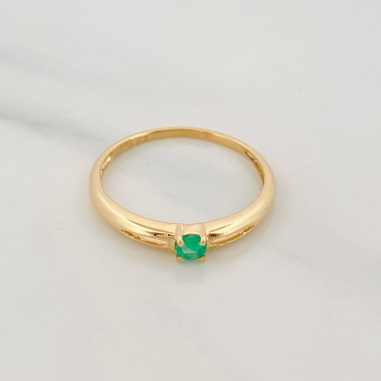 Solitaire Ring Emerald 0.11pts 1.4g / T7 Yellow Gold 18K