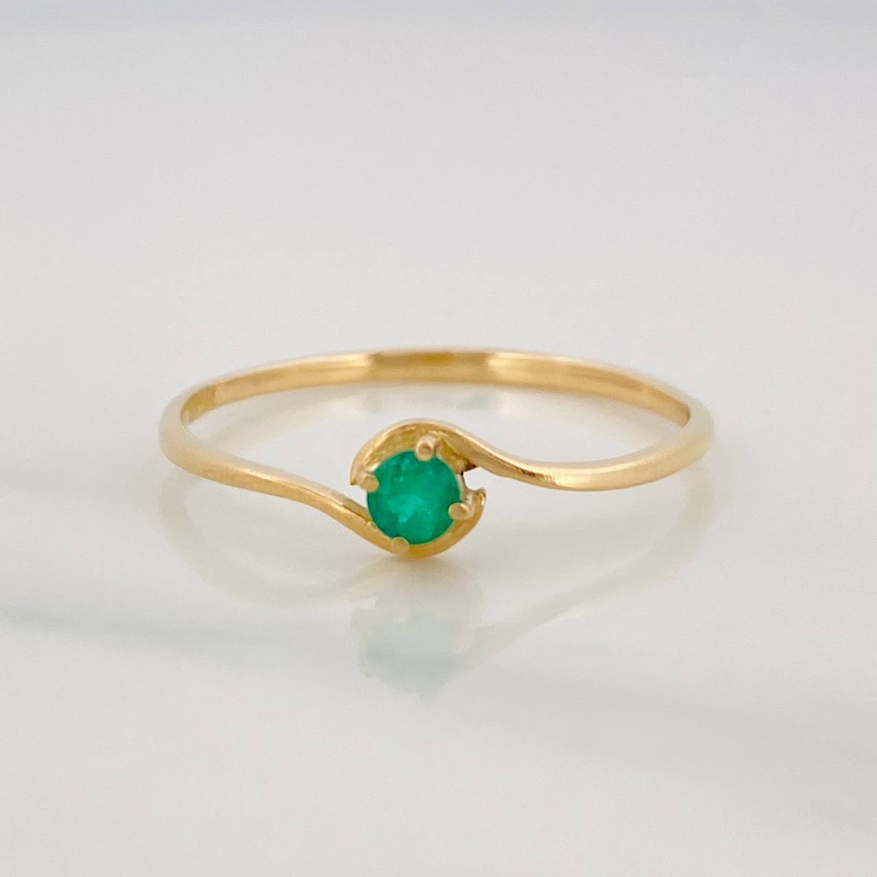 Solitaire Ring Emerald 0.9pts 1g / T7 1/2 Yellow Gold 18K