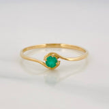 Solitaire Ring Emerald 0.9pts 1g / T7 1/2 Yellow Gold 18K