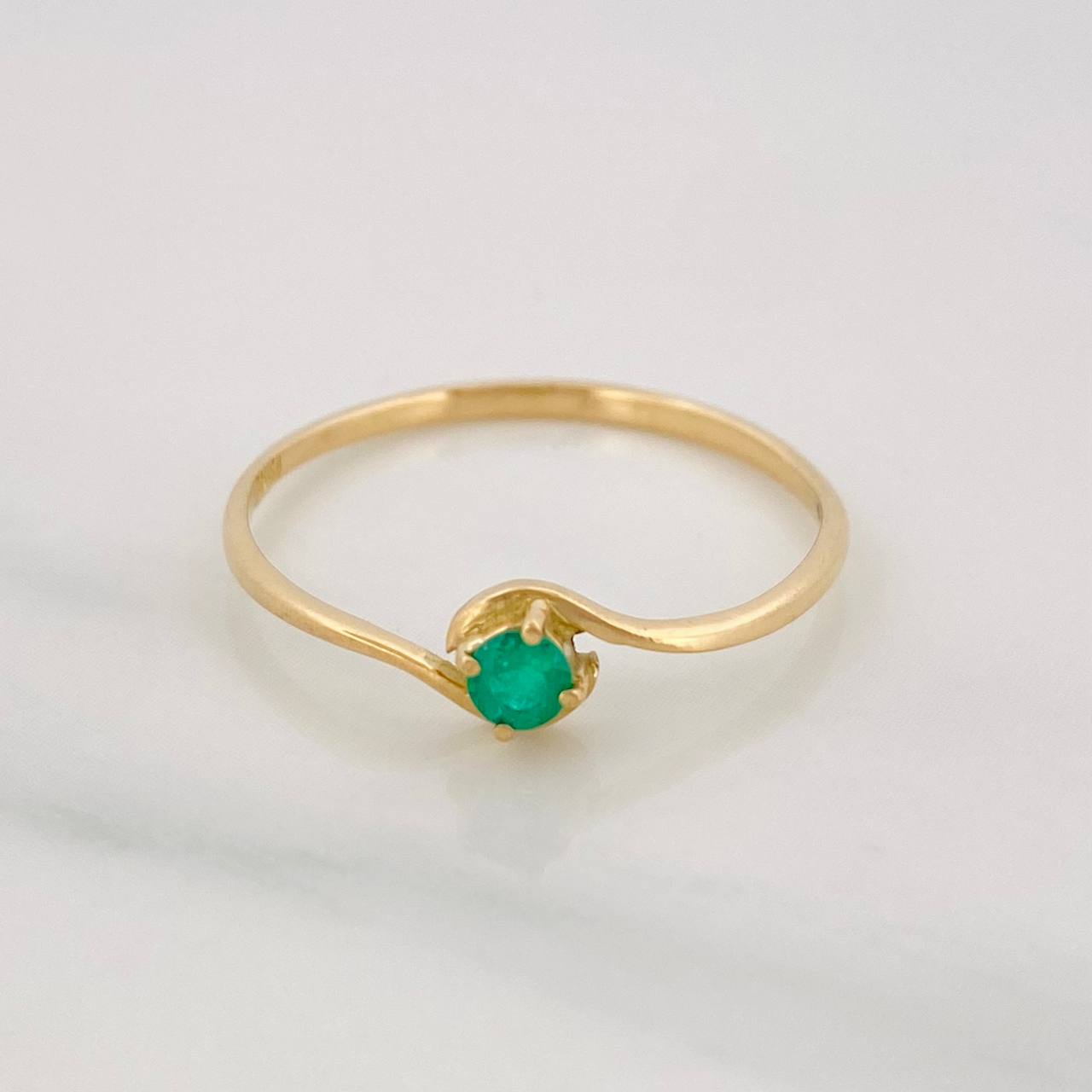Solitaire Ring Emerald 0.9pts 1g / T7 1/2 Yellow Gold 18K