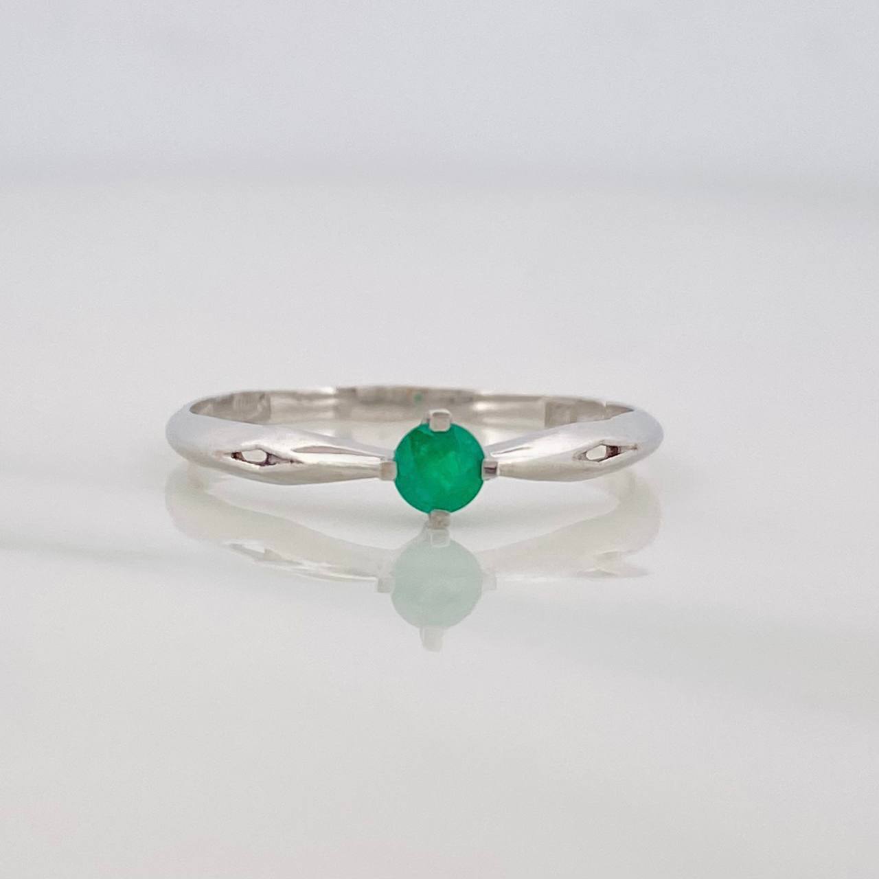 Emerald Solitaire Ring 0.22pts 1.35g / T7 18K White Gold