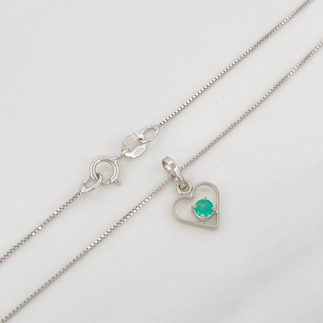 Set Cadena Veneciana + Dije Corazon Esmeralda 0.7pts / 1.65g / 18 in Oro Blanco 18K