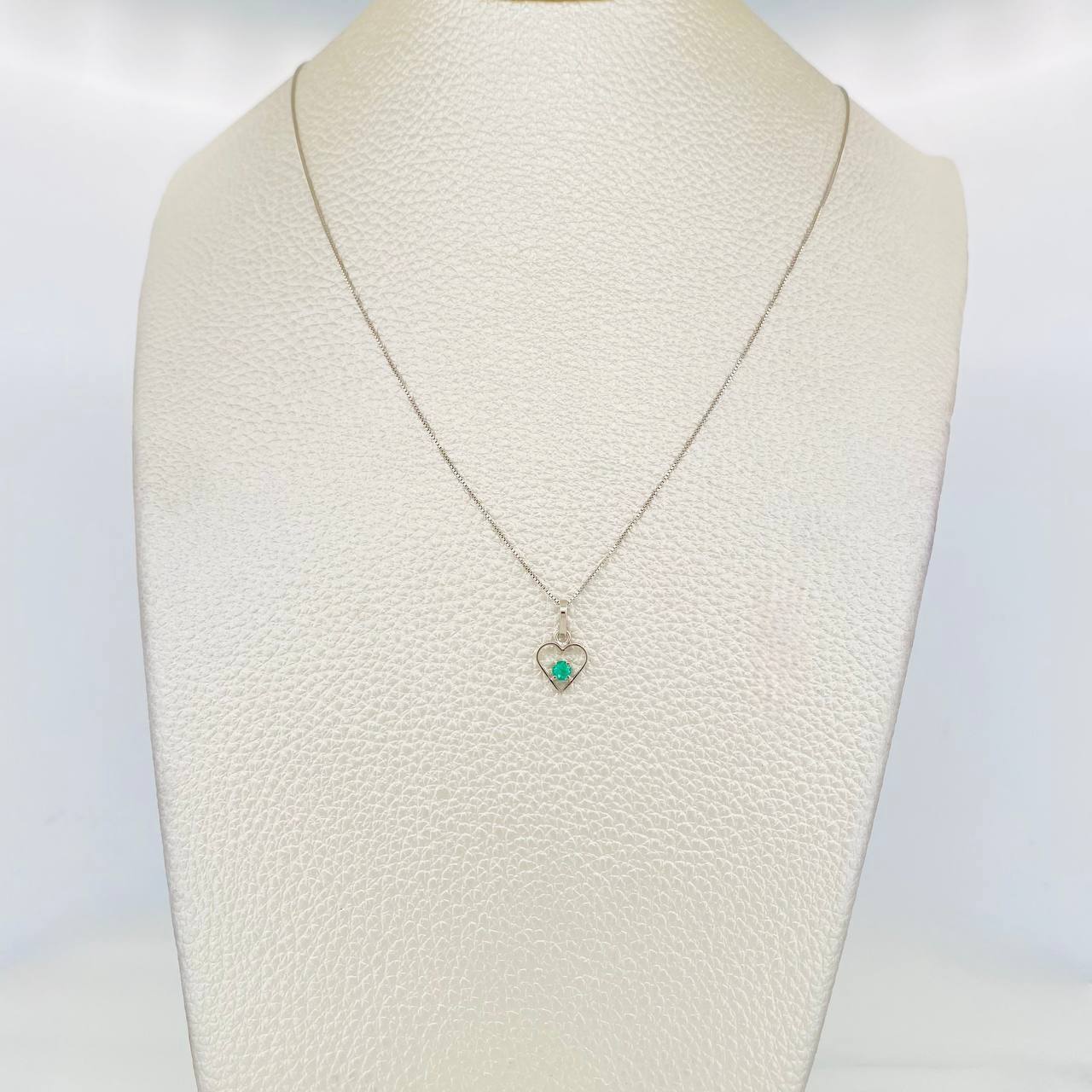 Set Cadena Veneciana + Dije Corazon Esmeralda 0.7pts / 1.65g / 18 in Oro Blanco 18K