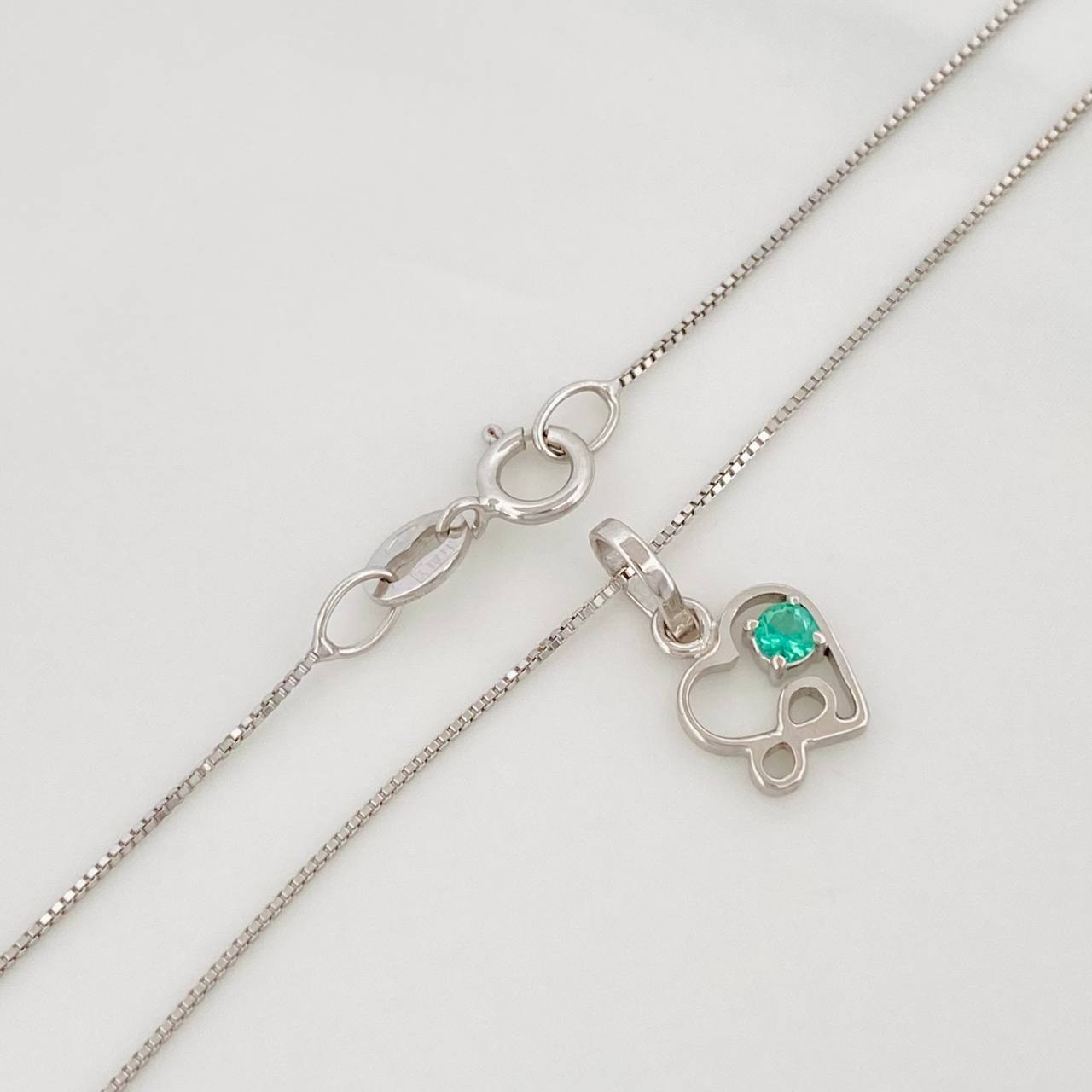 Set Cadena Veneciana + Dije Corazon Infinito Esmeralda 0.5pts / 1.4g / 18 in Oro Blanco 18K