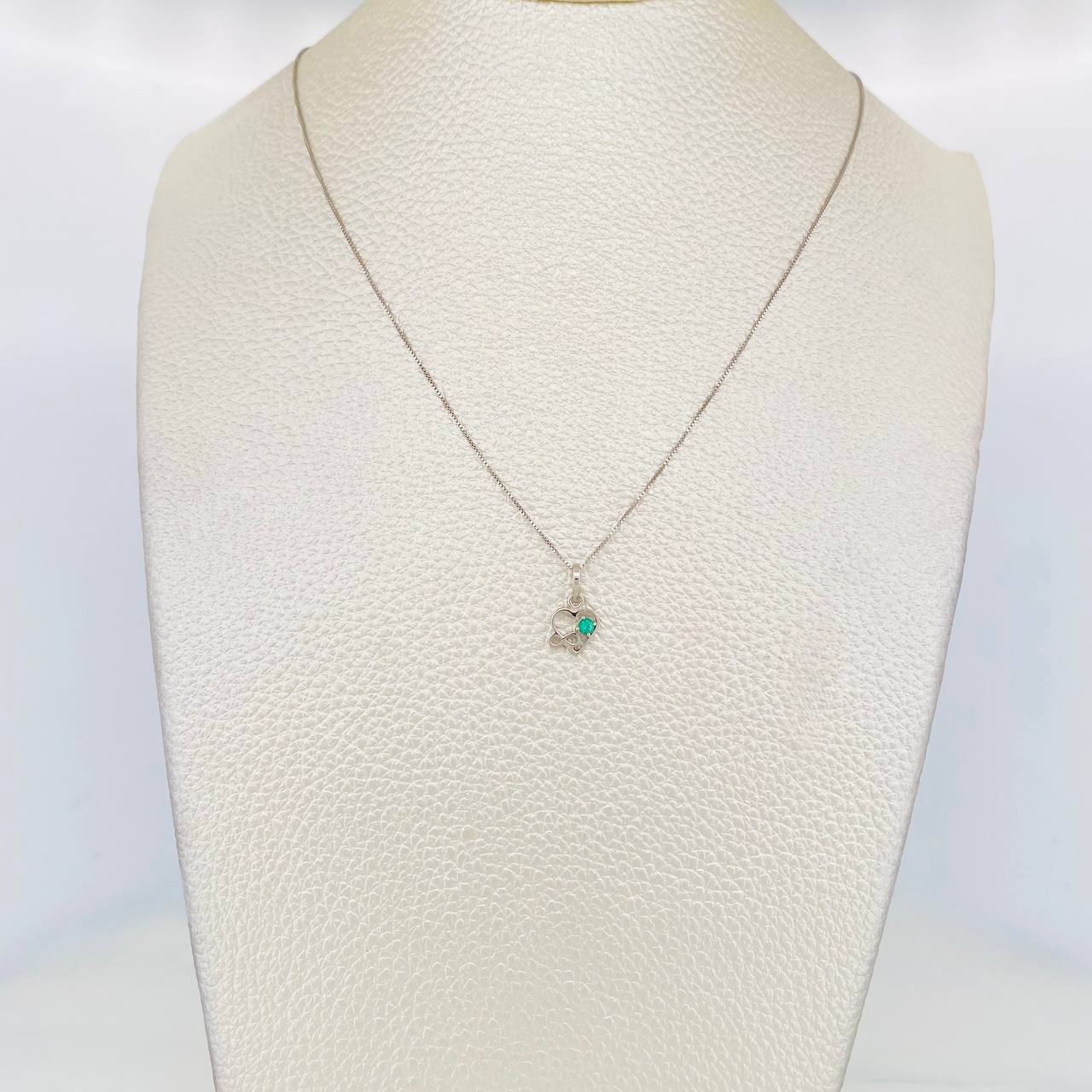 Set Cadena Veneciana + Dije Corazon Infinito Esmeralda 0.5pts / 1.4g / 18 in Oro Blanco 18K