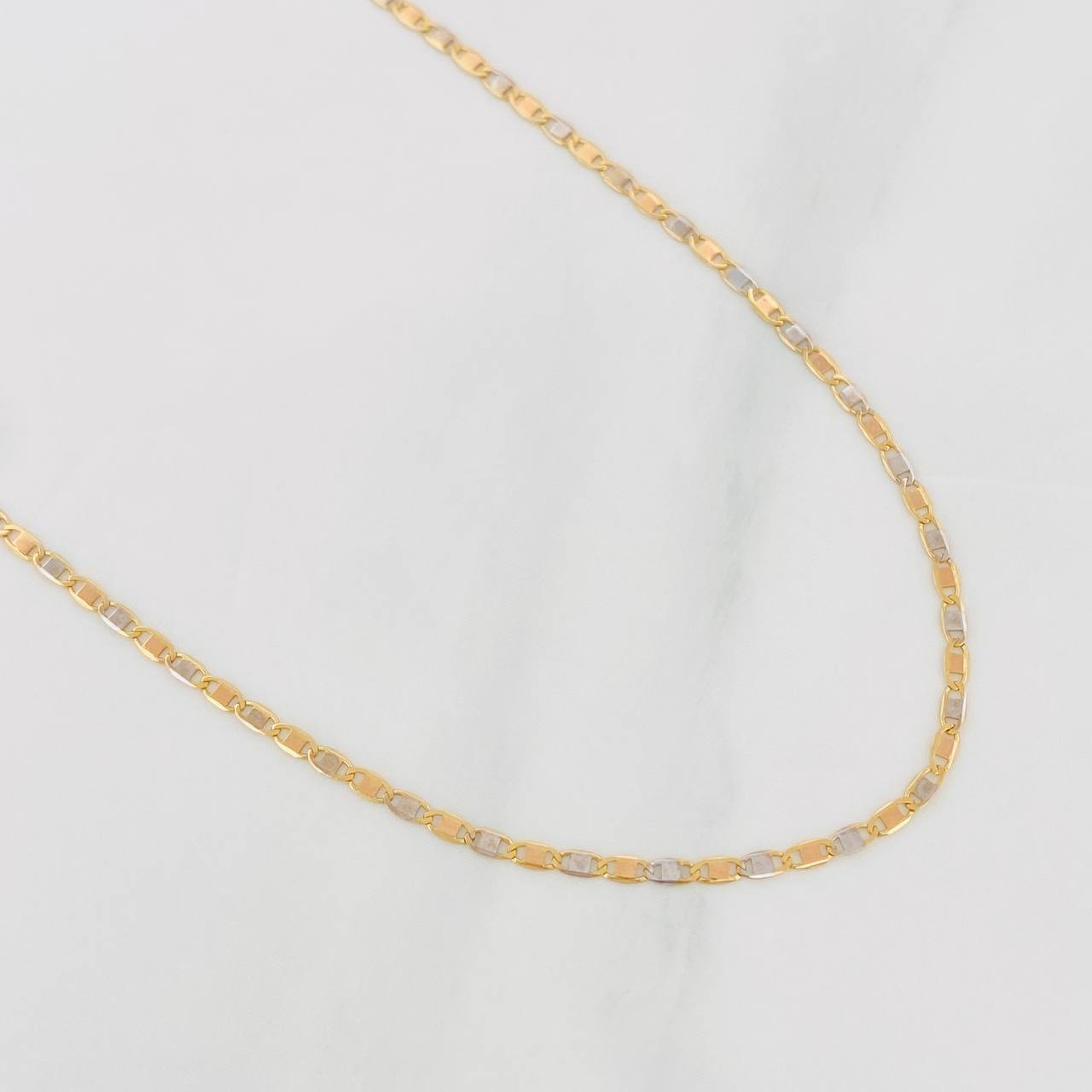 Cadena Escalera Plana 2.25g / 24 in / 1.4mm Dos Oros Amarillo Blanco 18K