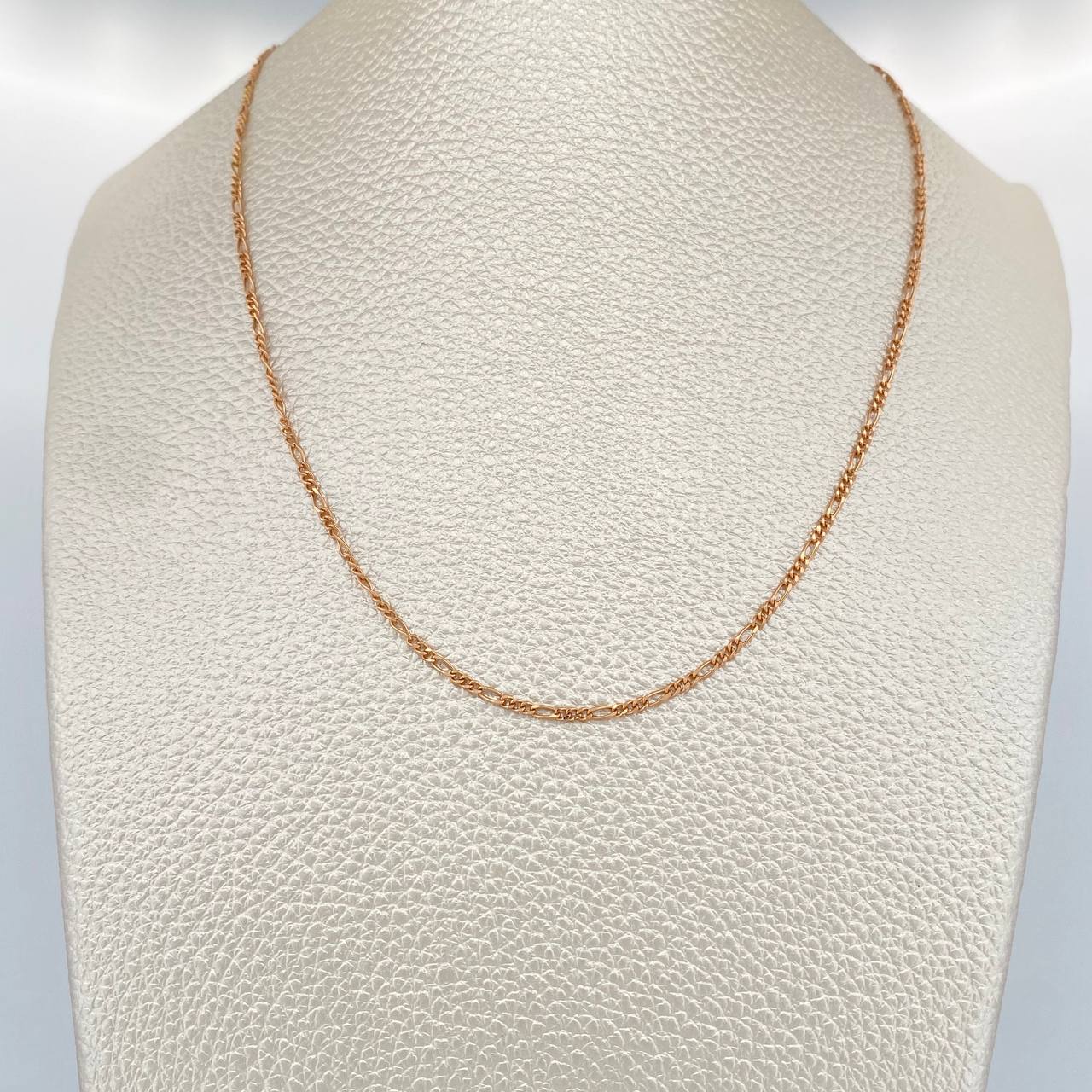 Cadena Figaro 1.4gr / 17 1/2 in / 1.49mm Oro Rosa +1 18K &