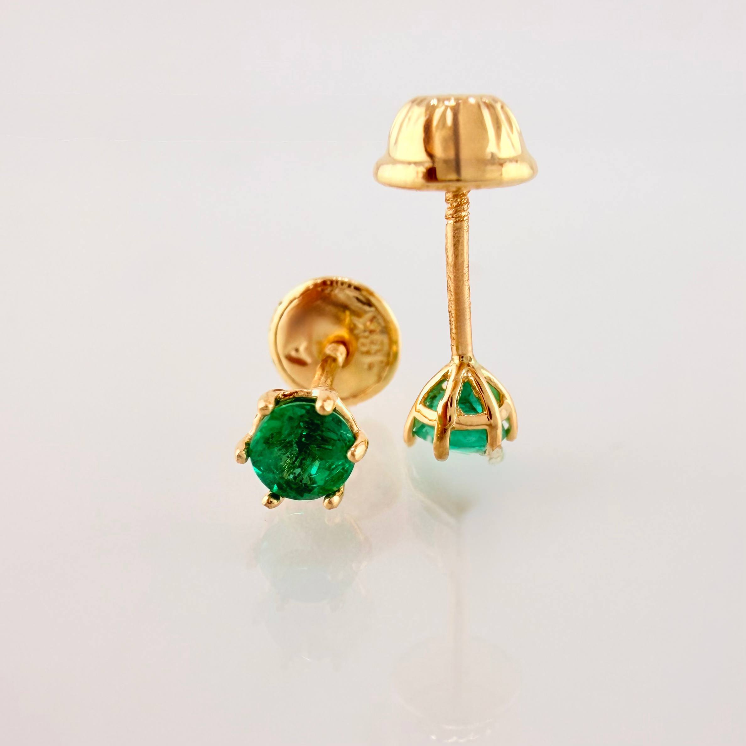 Topos Seis Garras Esmeraldas 22pts 0.6gr / 3mm Oro Amarillo 18K