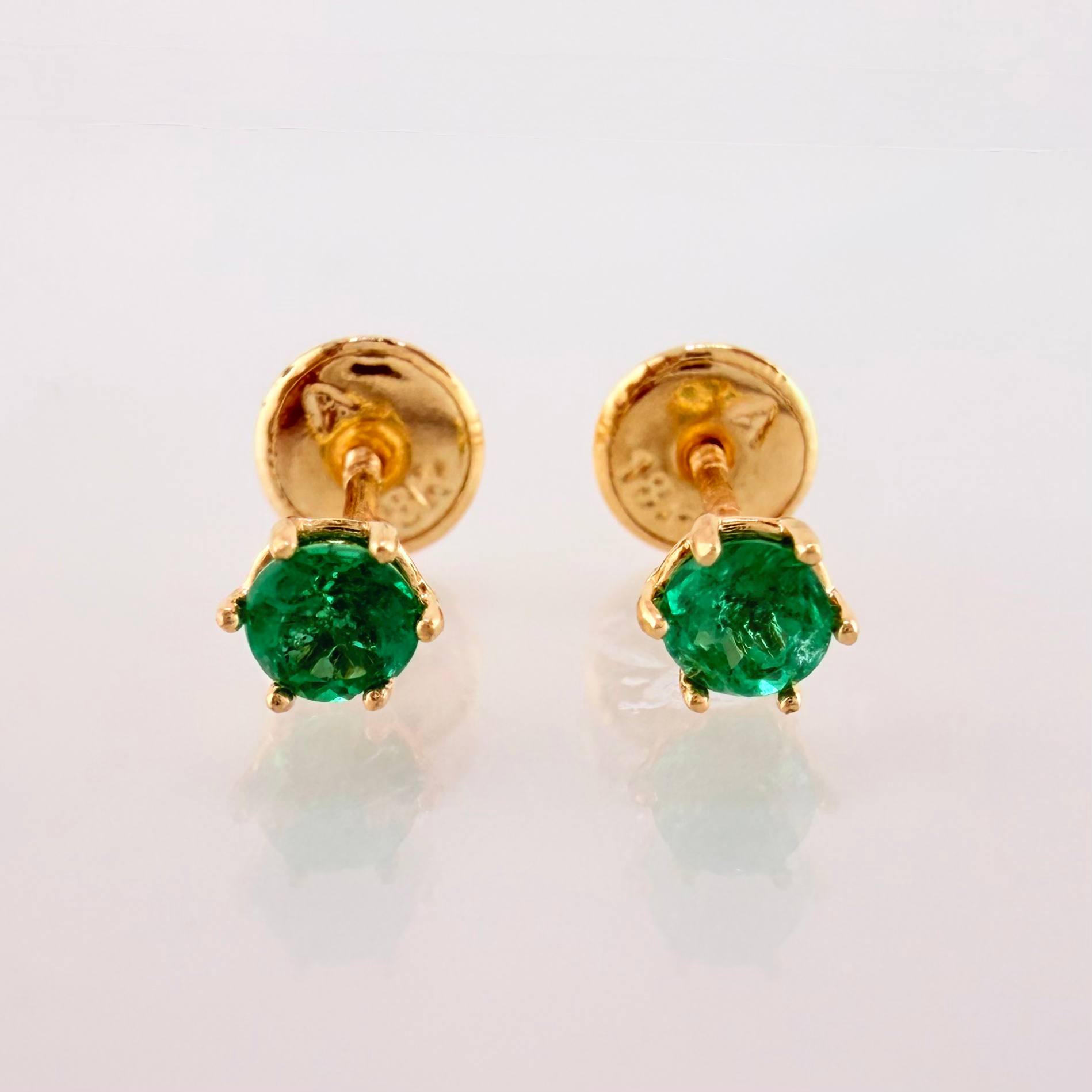 Topos Seis Garras Esmeraldas 22pts 0.6gr / 3.3mm Oro Amarillo 18K