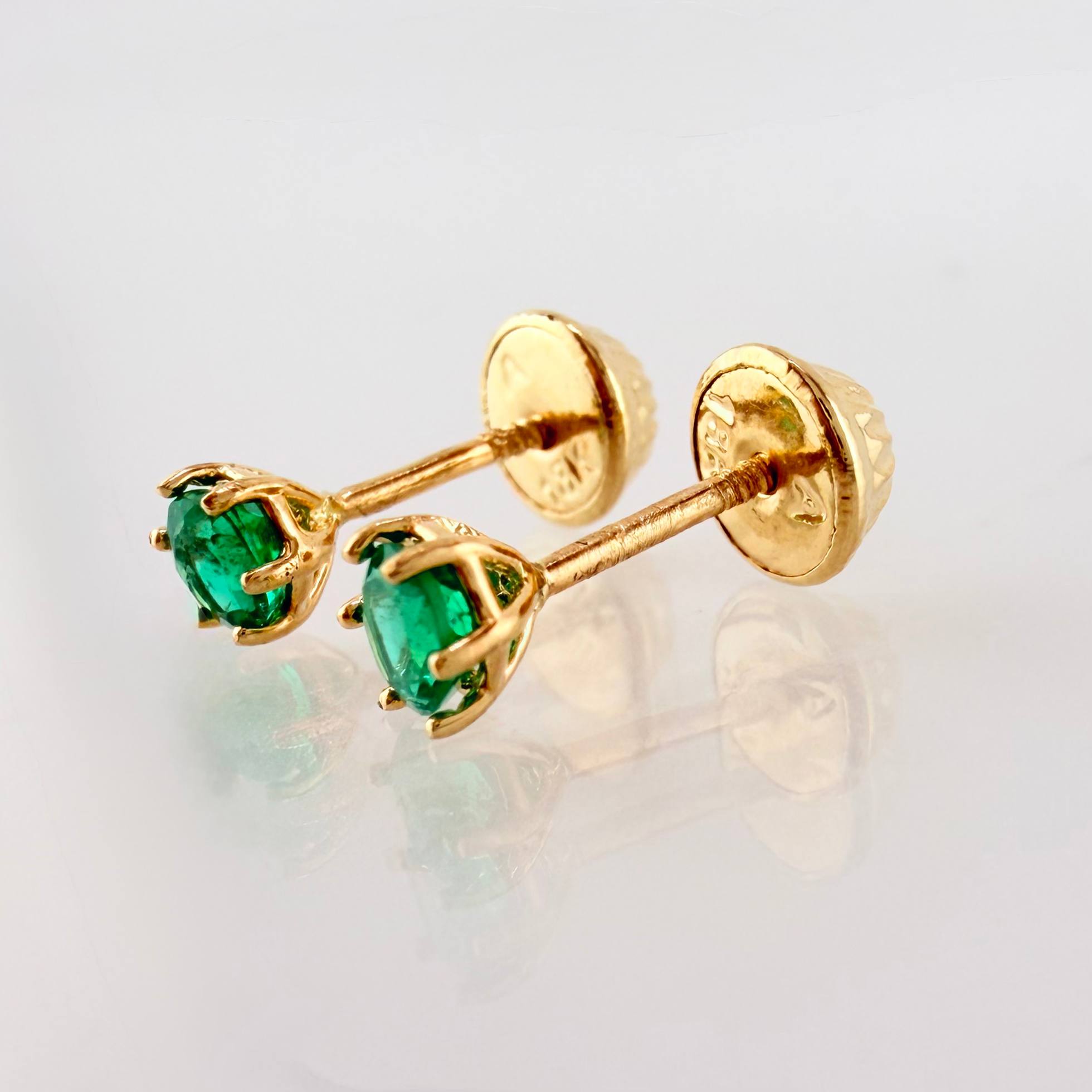 Topos Seis Garras Esmeraldas 22pts 0.6gr / 3.3mm Oro Amarillo 18K