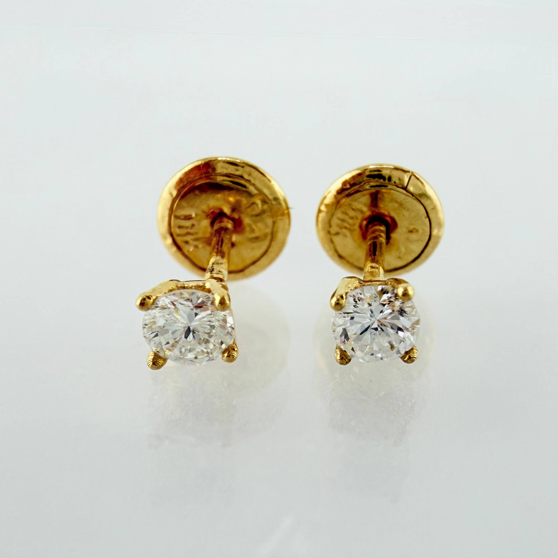 Topos Cuatro Garras Diamantes 16pts 0.55gr / 3mm Oro Amarillo 18K