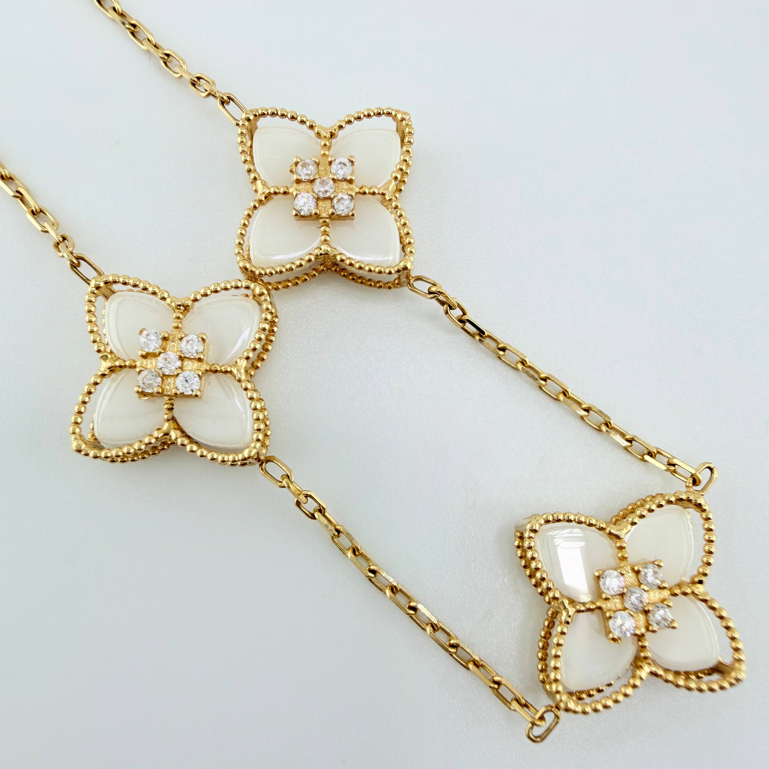 Pulso Aro Seguido Flor Real Nacar Blanco 5.95gr / 7 1/2 in / 14mm Oro Amarillo +4 18K *