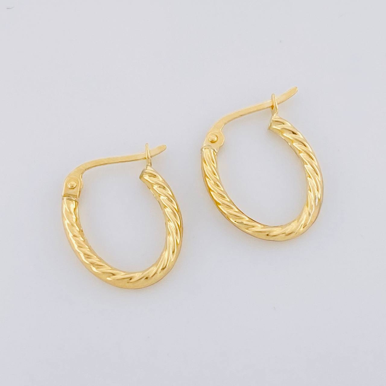 Candongas Mary Ovalada 1.2g / 3/4 in Oro Amarillo 18K