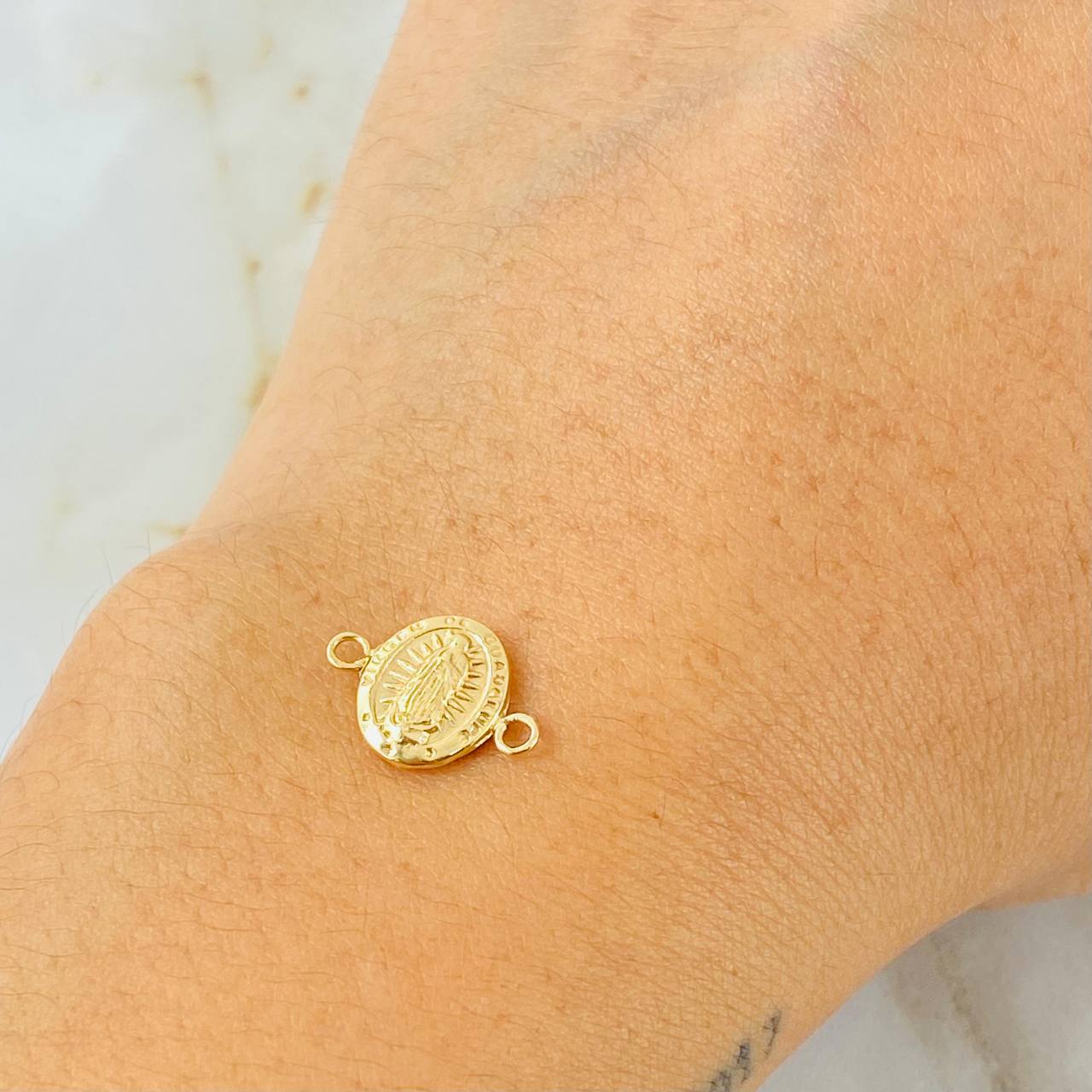 Herraje Virgen Guadalupe 0.4 g / 1/2 in Oro Amarillo 18K