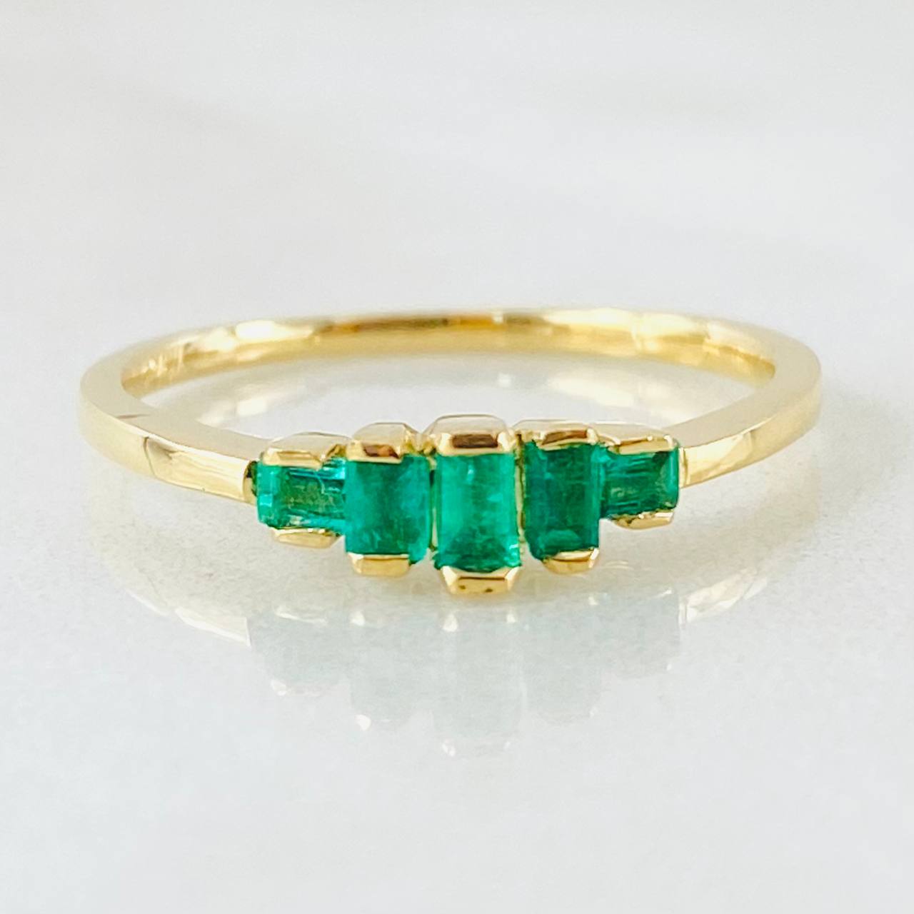 Frozen Staircase Ring 2.5gr / T7 1/2 / 24pts Emeralds Yellow Gold (Jewel) ©