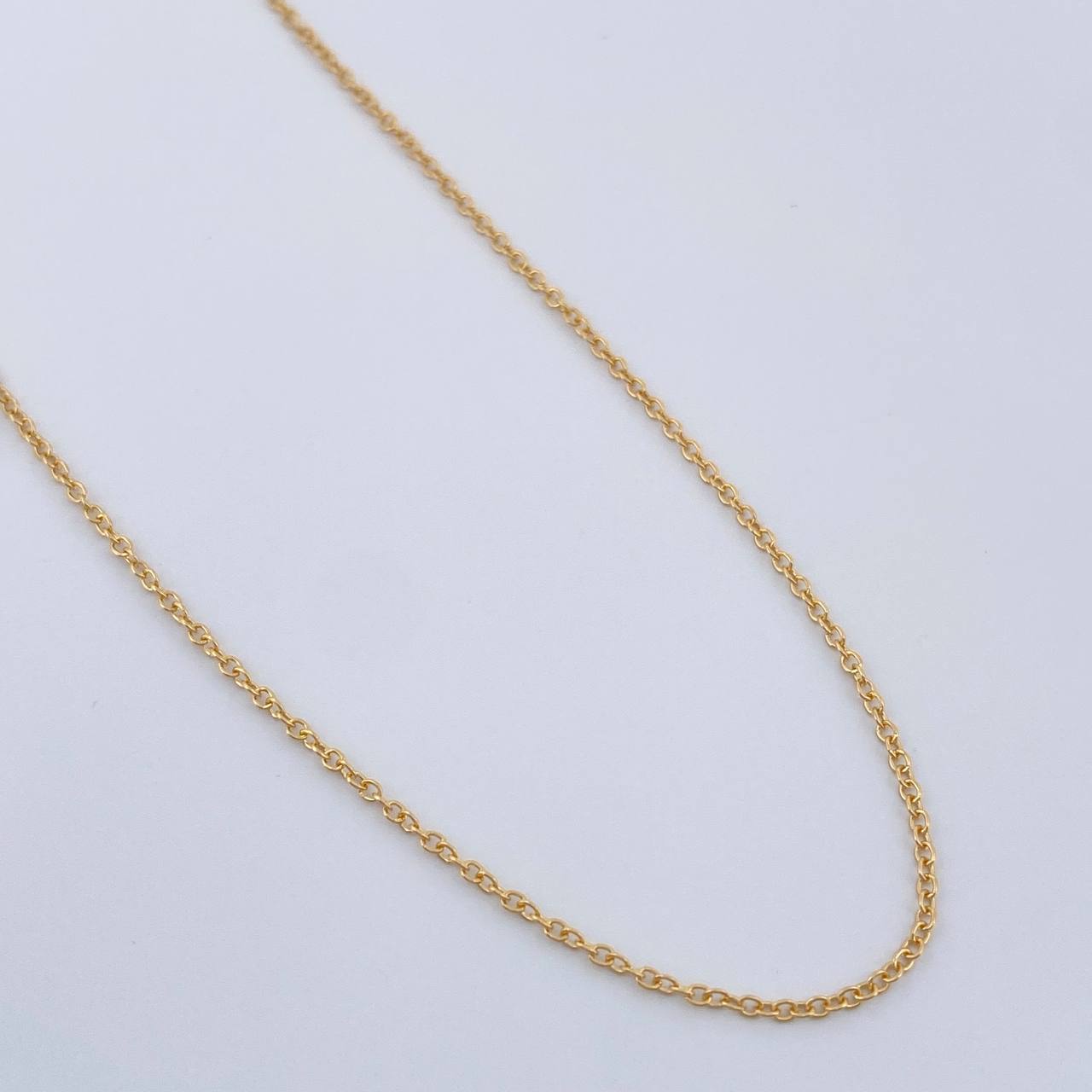 Cadena Aro Seguido 1.35gr / 18 in / 0.9mm Oro Amarillo +3 18K $