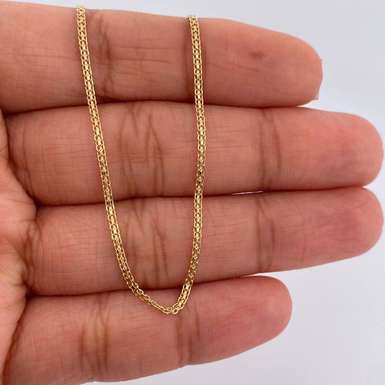 Cadena China 2.25gr / 16 1/2 in / 1.3mm Oro Amarillo +1 18K $